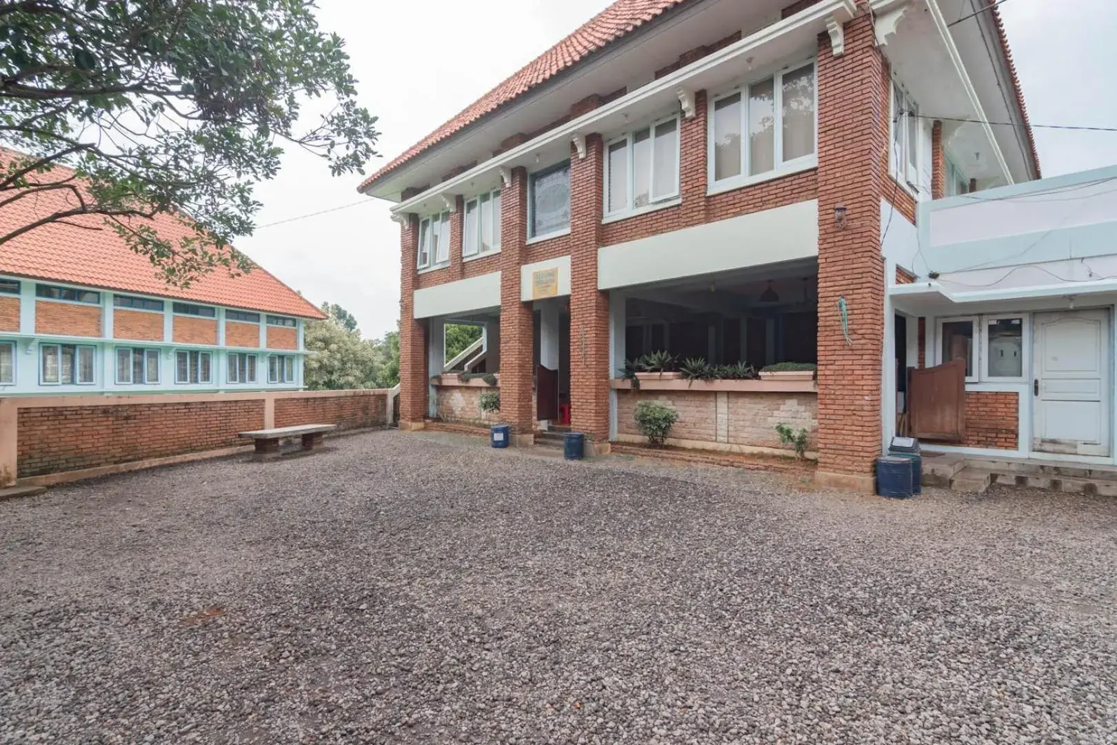 Property building in Urbanview Hotel Syariah Insani Cisarua Puncak Property building in Urbanview Hotel Syariah Insani Cisarua Puncak