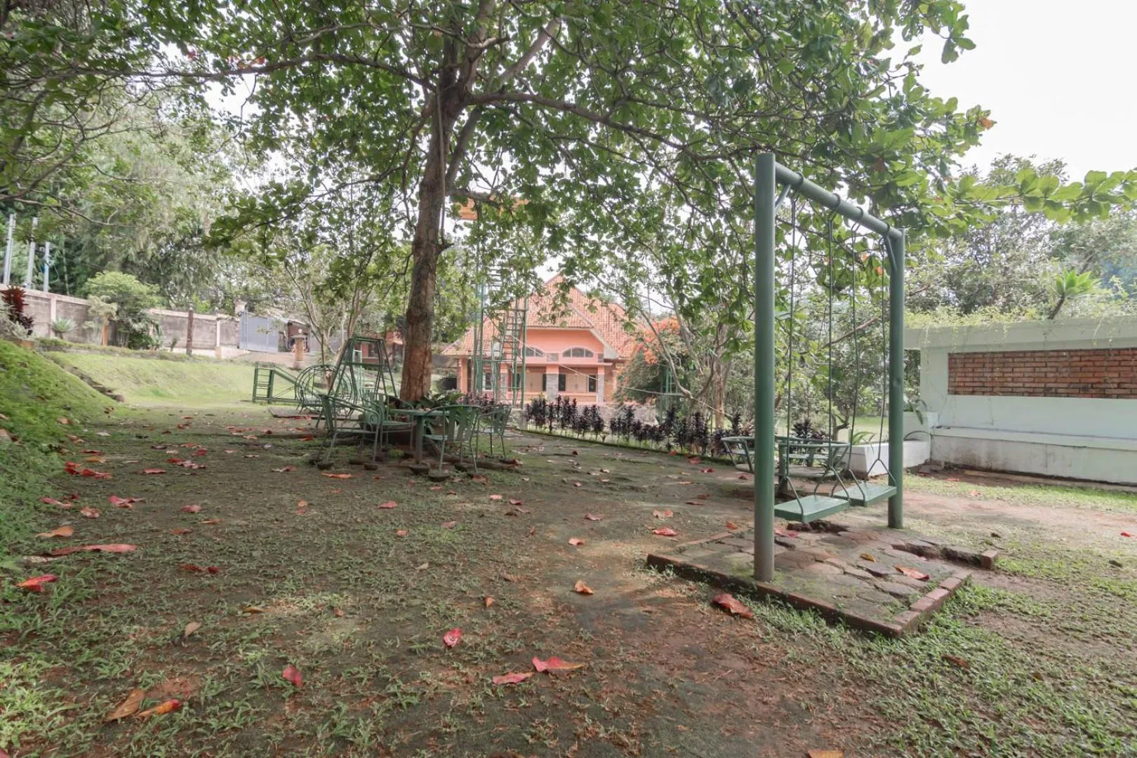 Garden view in Urbanview Hotel Syariah Insani Cisarua Puncak