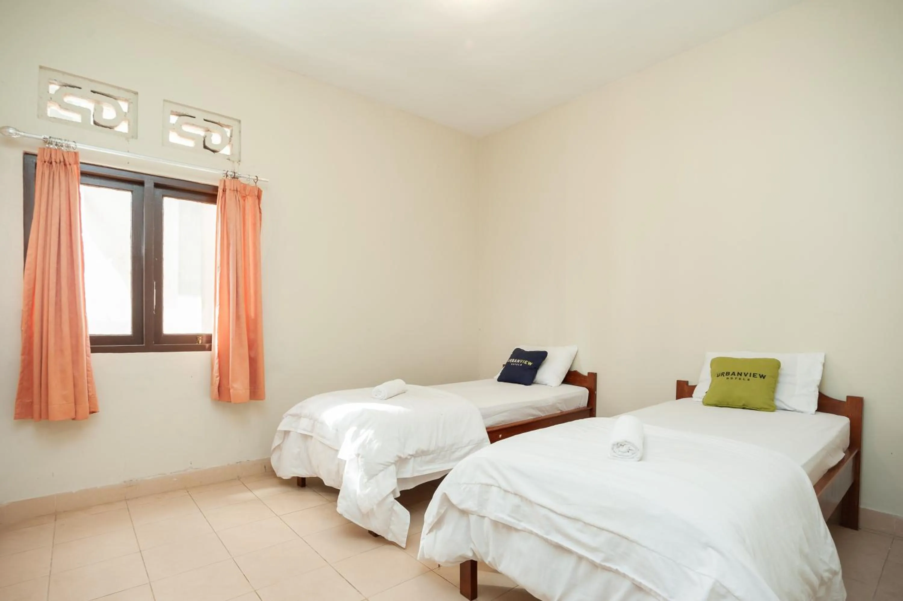 Bed in Urbanview Hotel Syariah Insani Cisarua Puncak