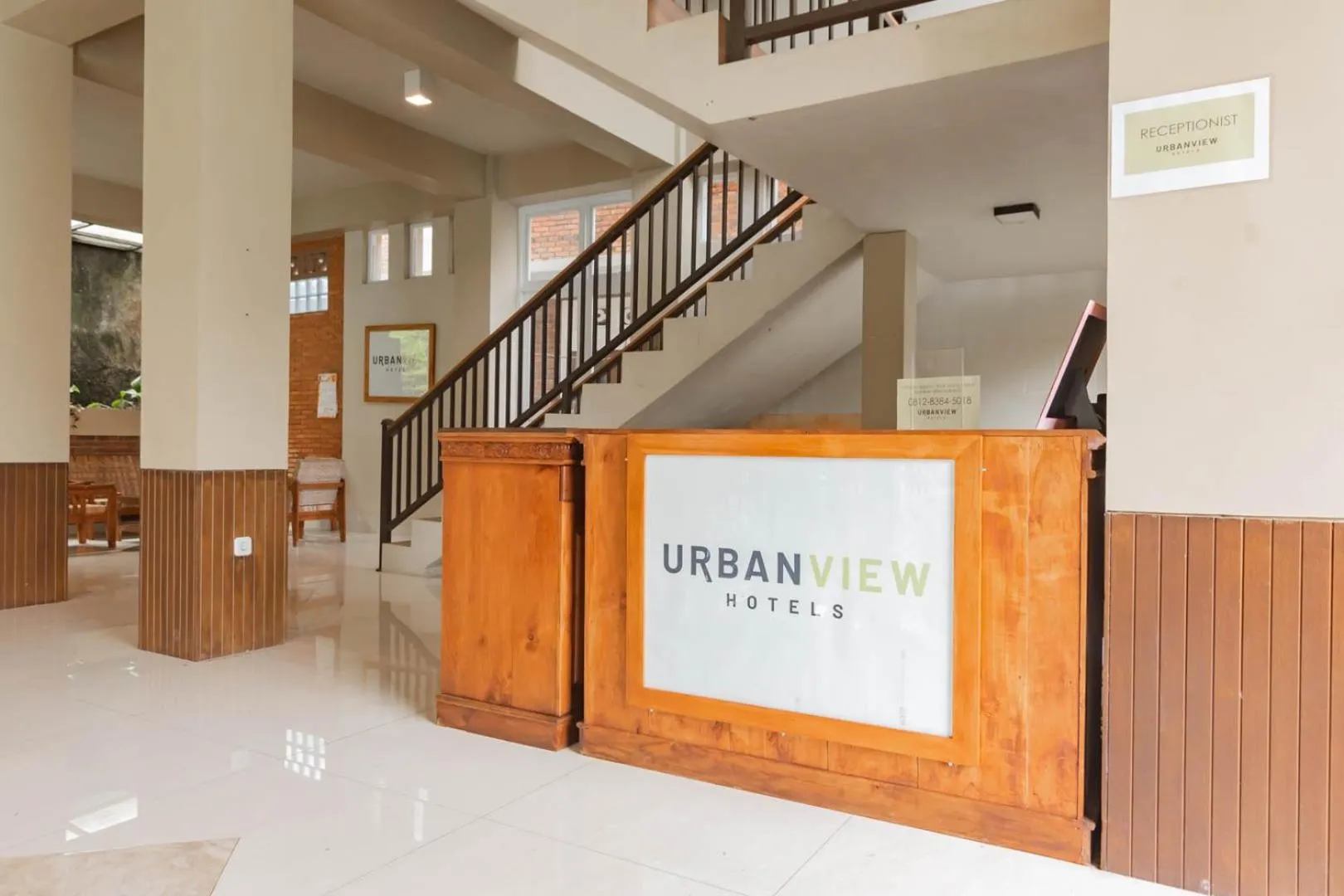 Lobby or reception in Urbanview Hotel Syariah Insani Cisarua Puncak