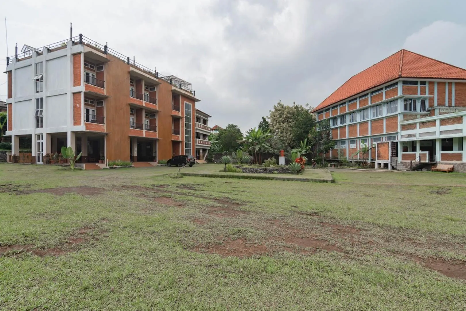 Property building in Urbanview Hotel Syariah Insani Cisarua Puncak