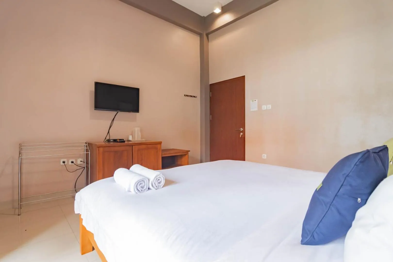 Bed in Urbanview Hotel Syariah Insani Cisarua Puncak