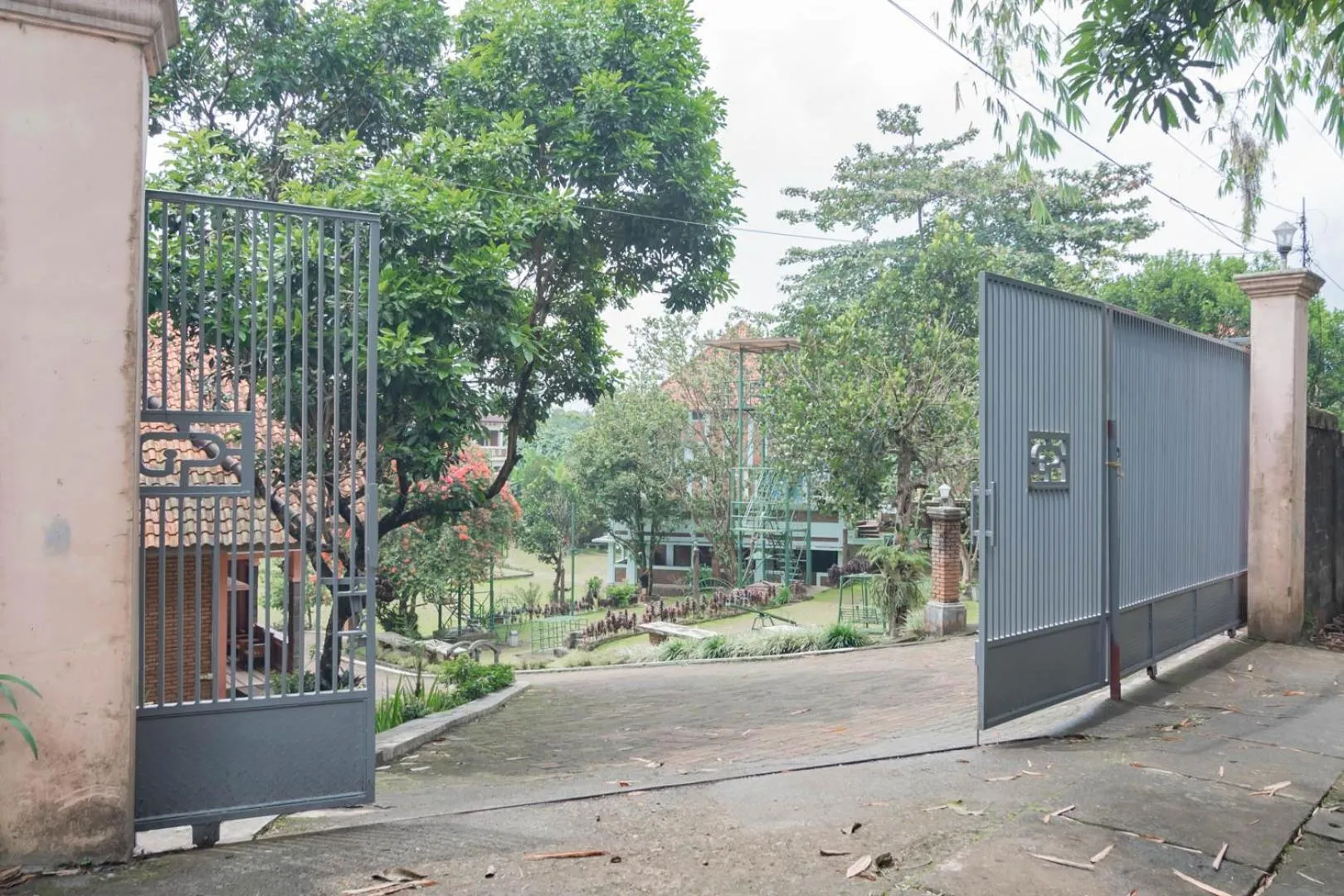 Property building in Urbanview Hotel Syariah Insani Cisarua Puncak