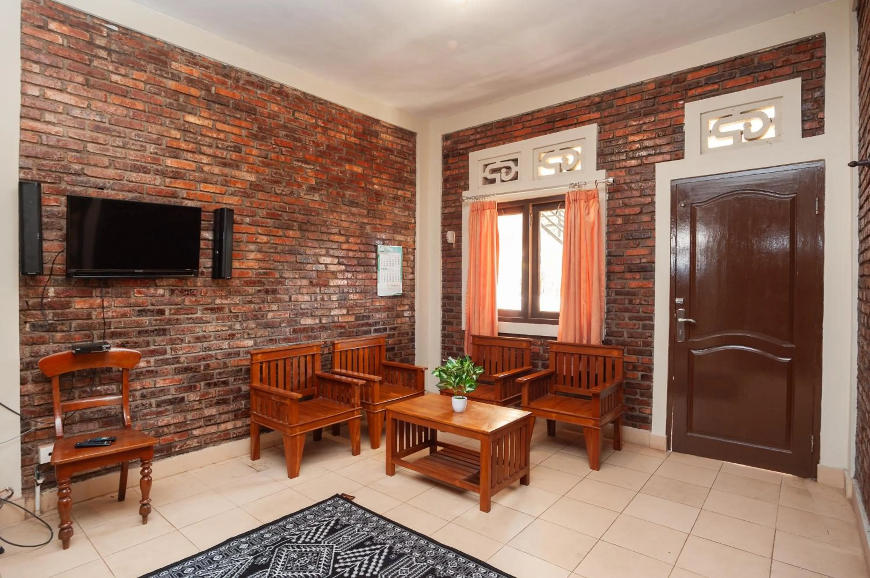 Seating area in Urbanview Hotel Syariah Insani Cisarua Puncak