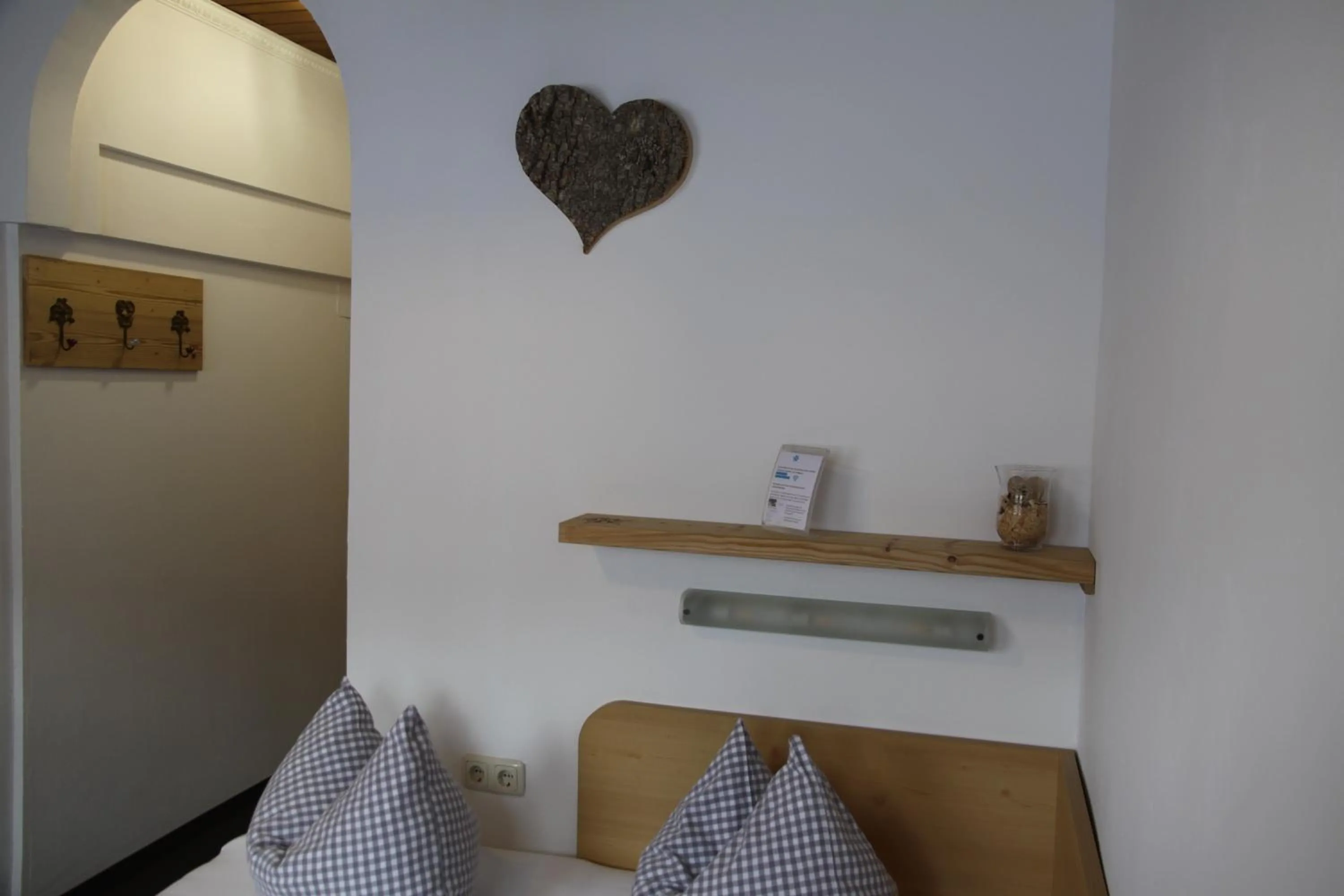 Photo of the whole room, Bed in Das Edelweiss