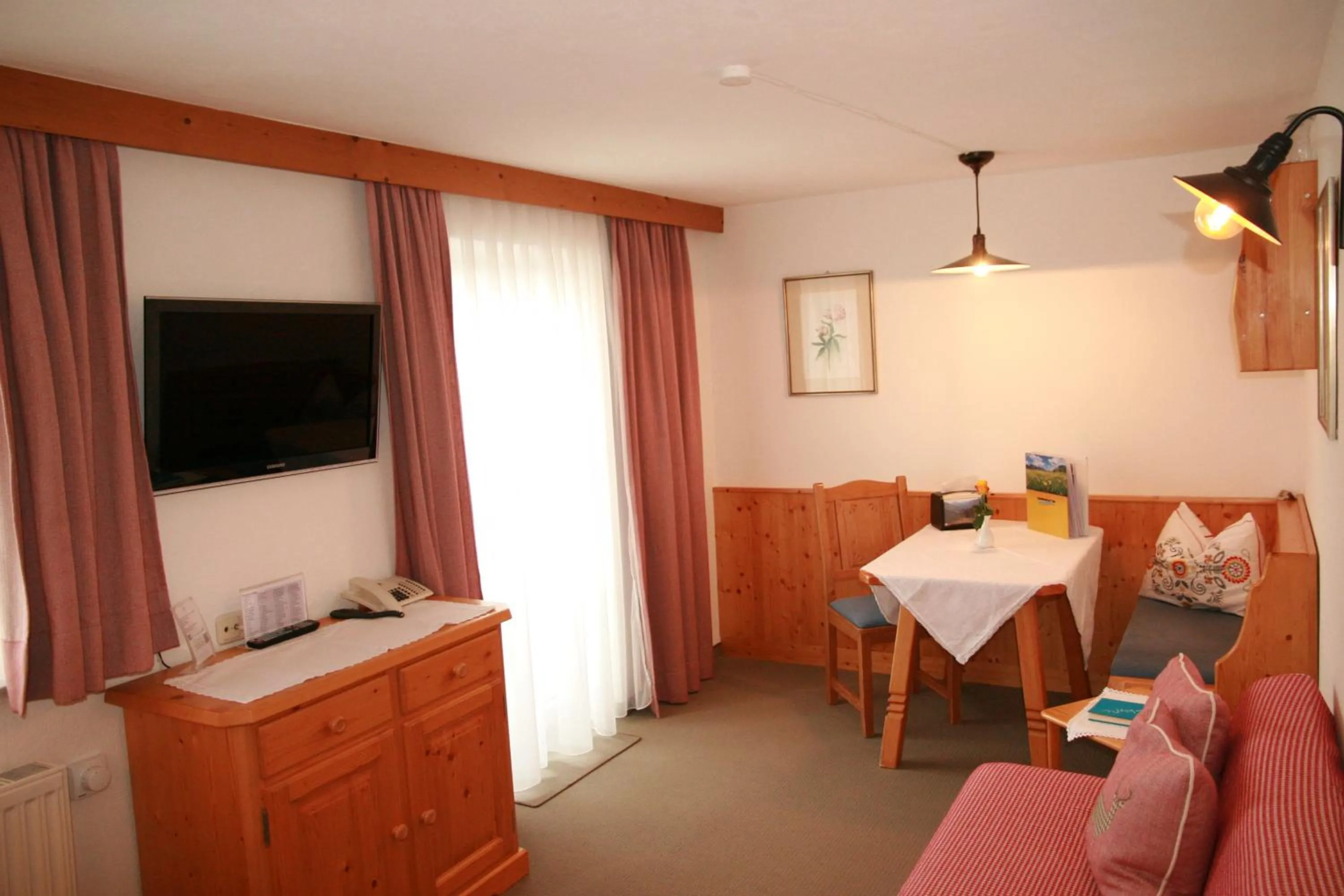 TV and multimedia in Das Edelweiss