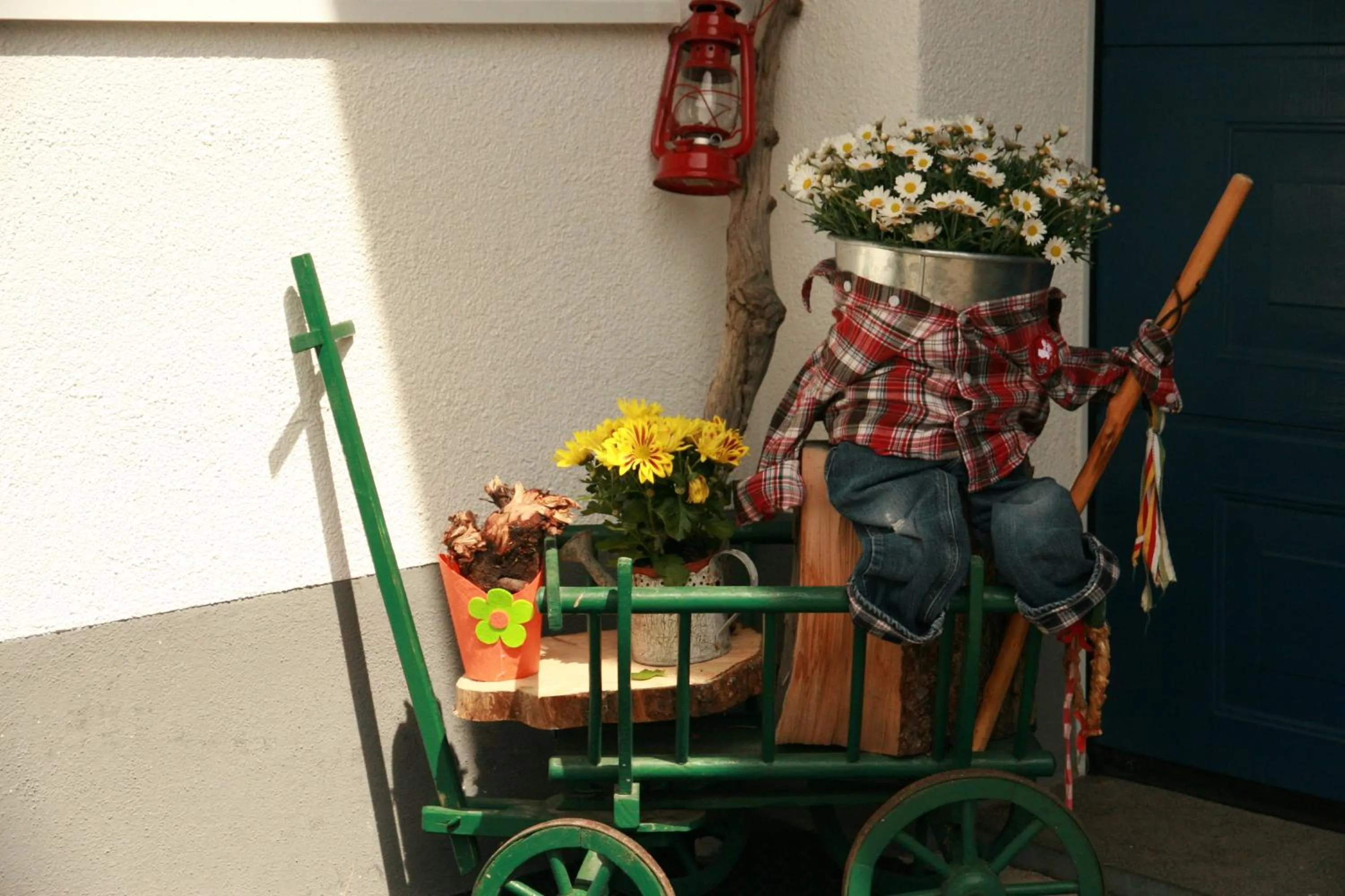 Decorative detail in Das Edelweiss