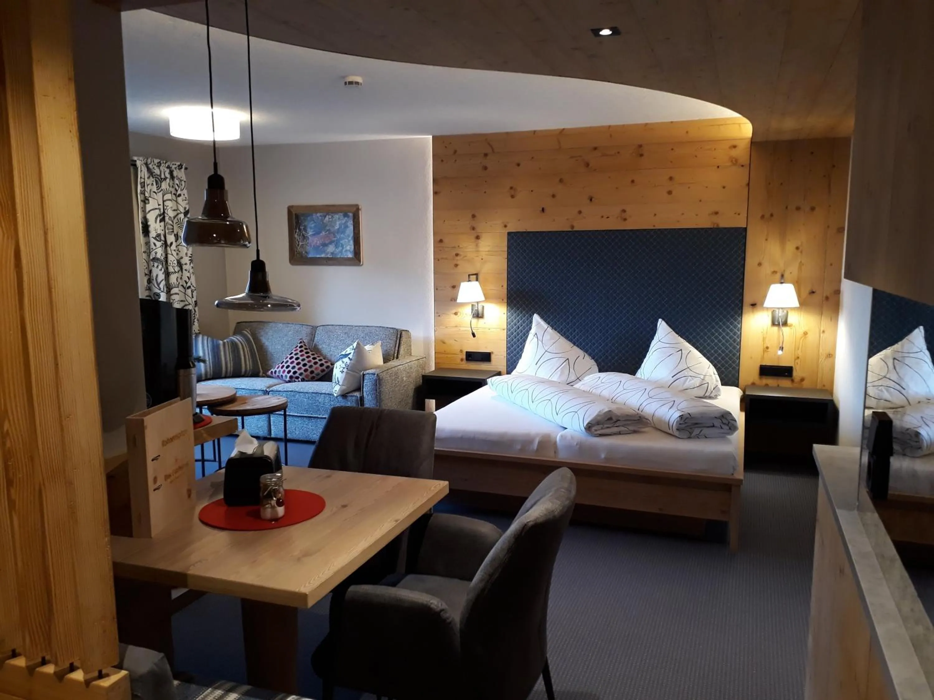 Photo of the whole room, Bed in Das Edelweiss