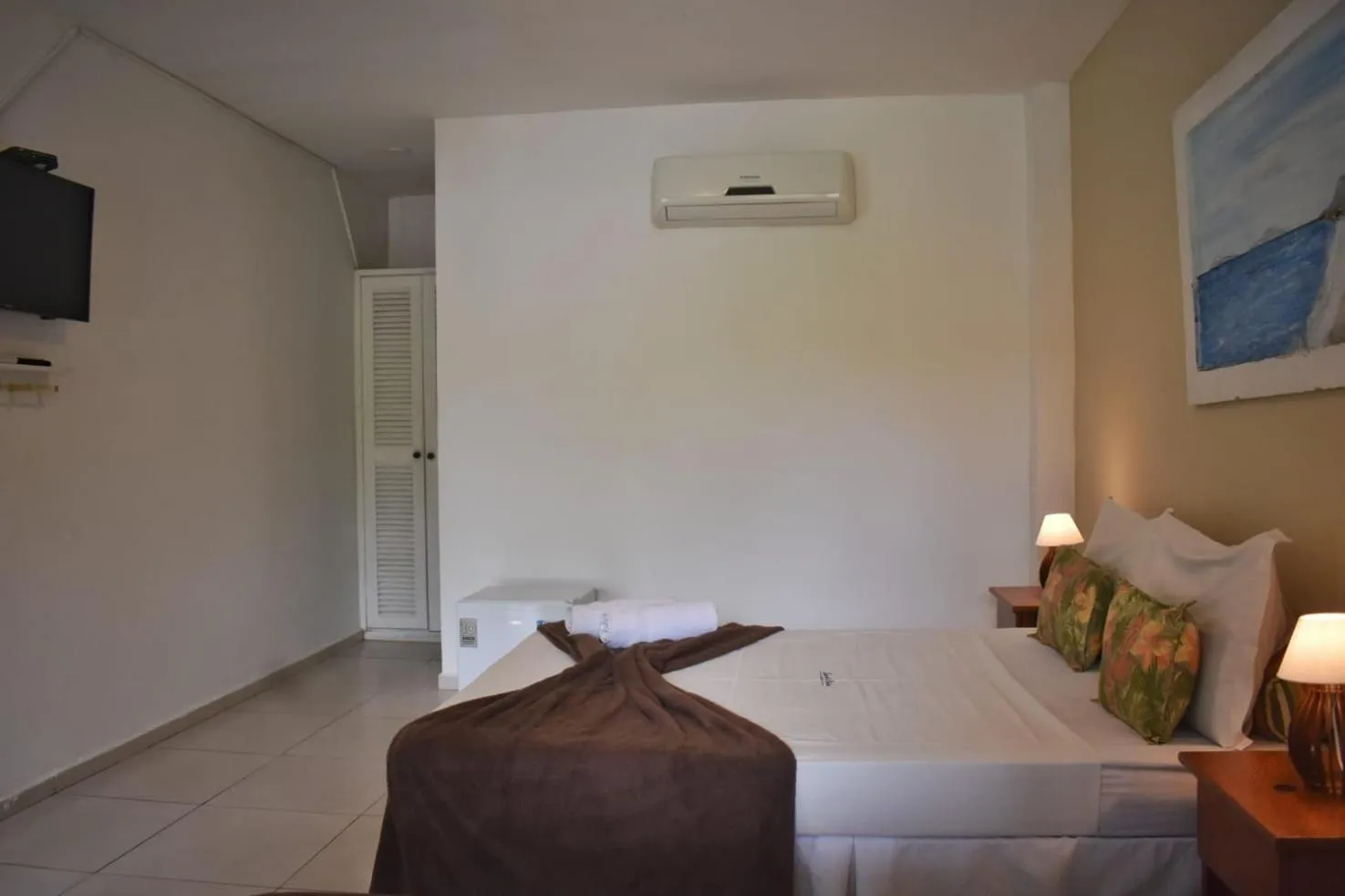 Bedroom, Bed in Hibiscus Center