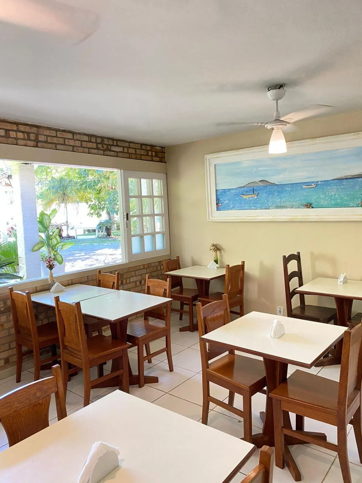 Breakfast in Hibiscus Center