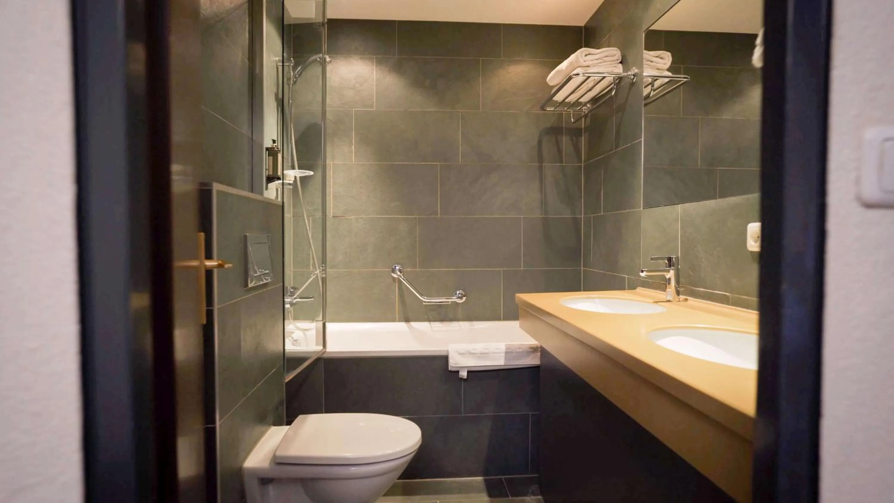 Bathroom in Hotel Rosanna by Alpeffect Hotels