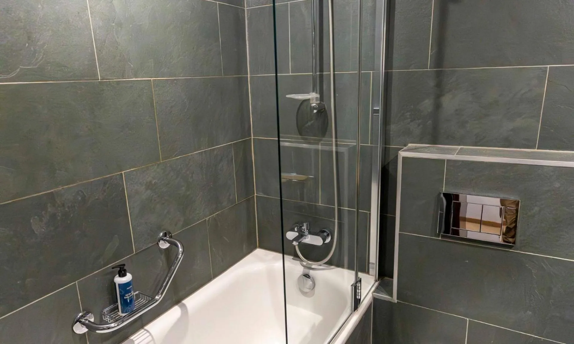 Shower in Hotel Rosanna by Alpeffect Hotels