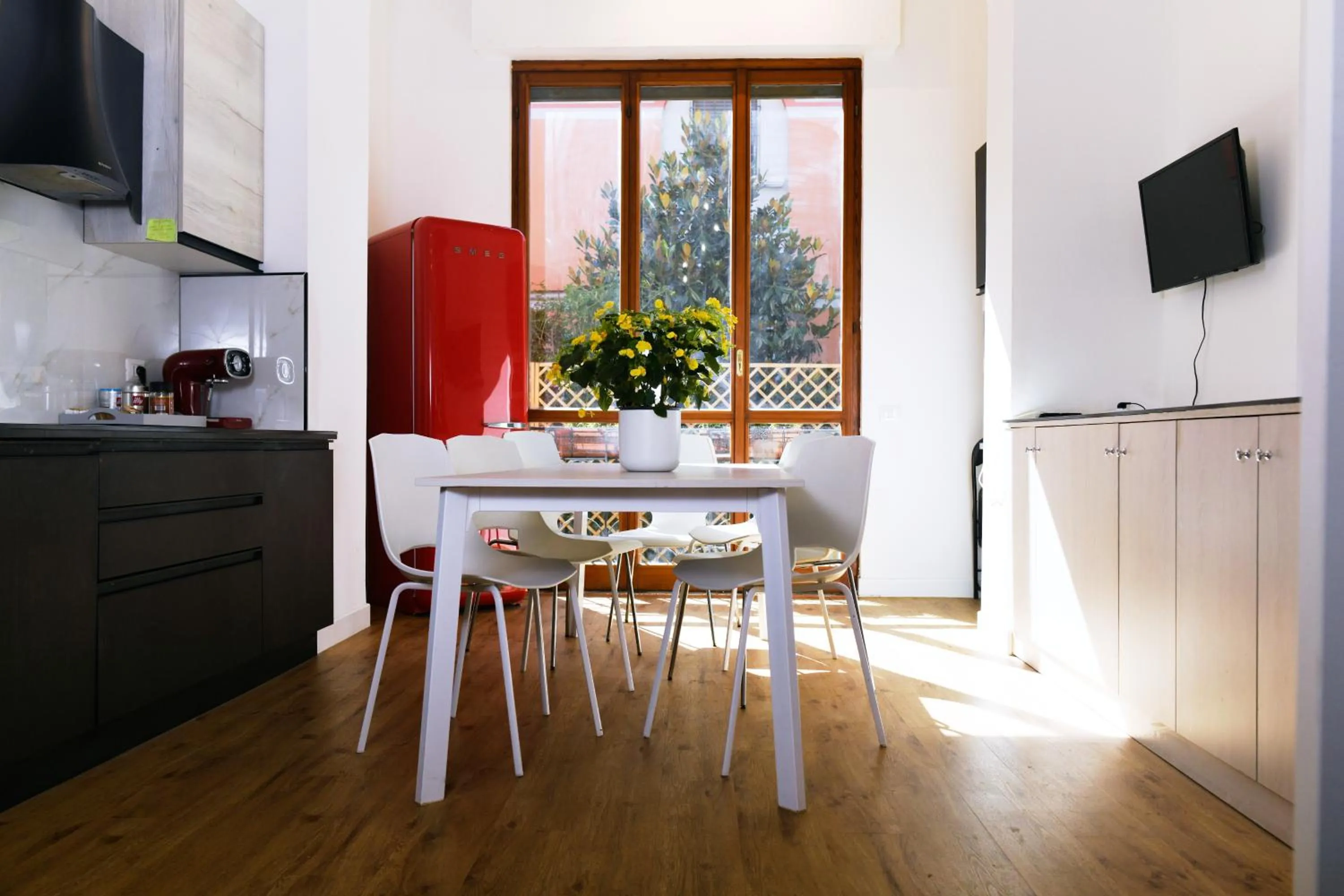 Communal kitchen in La Villa bed & breakfast