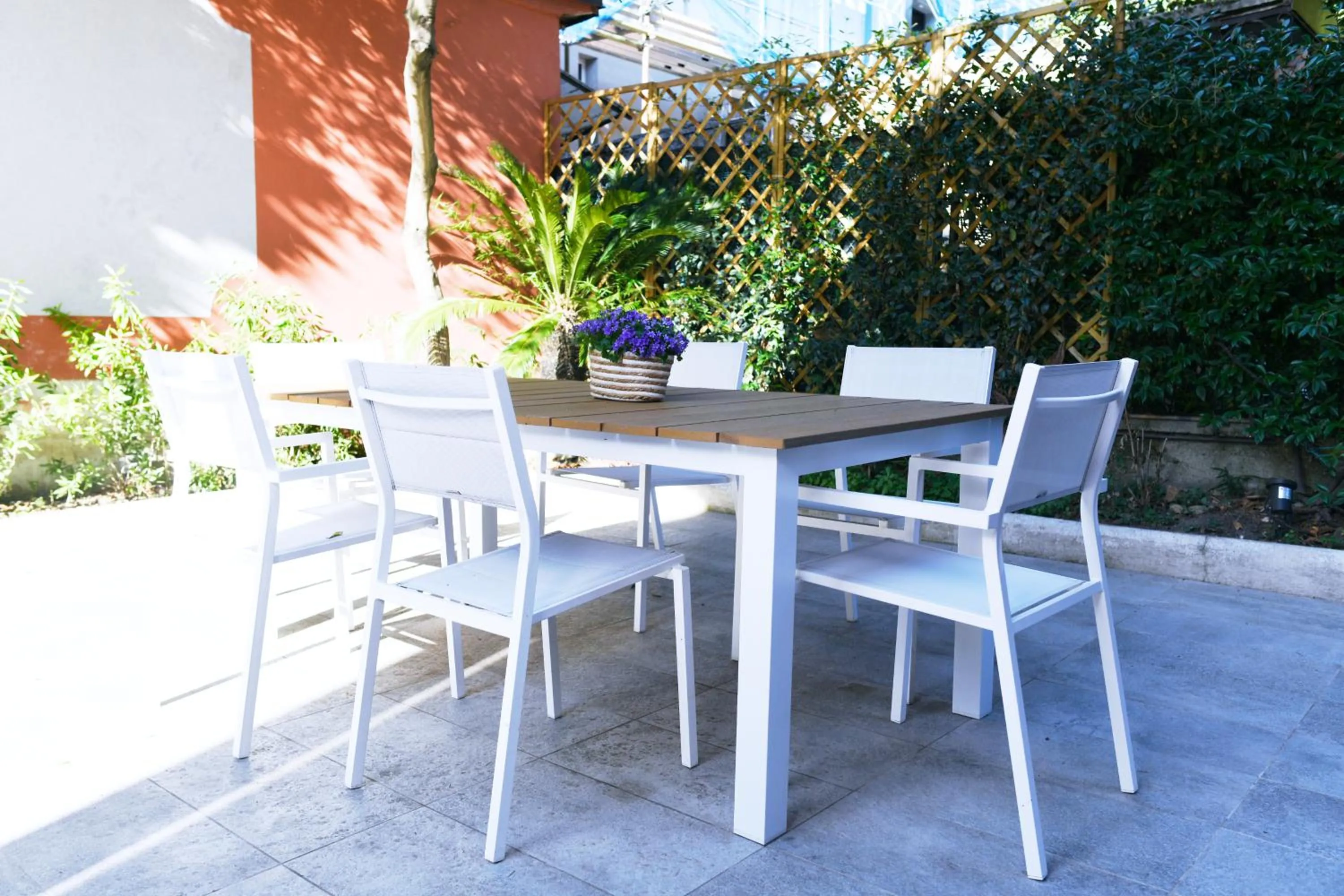 Garden view in La Villa bed & breakfast