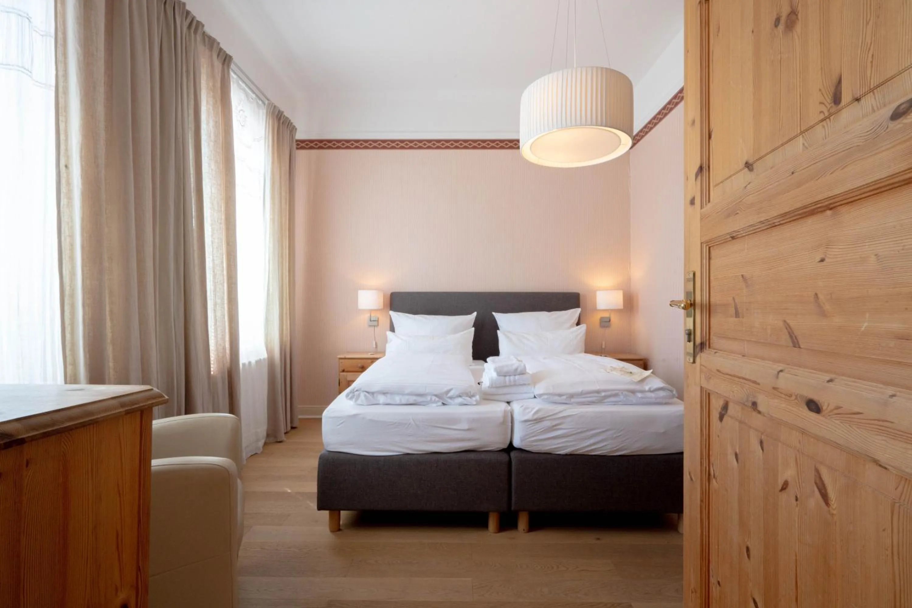 Photo of the whole room, Bed in Logierhaus am Denkmal