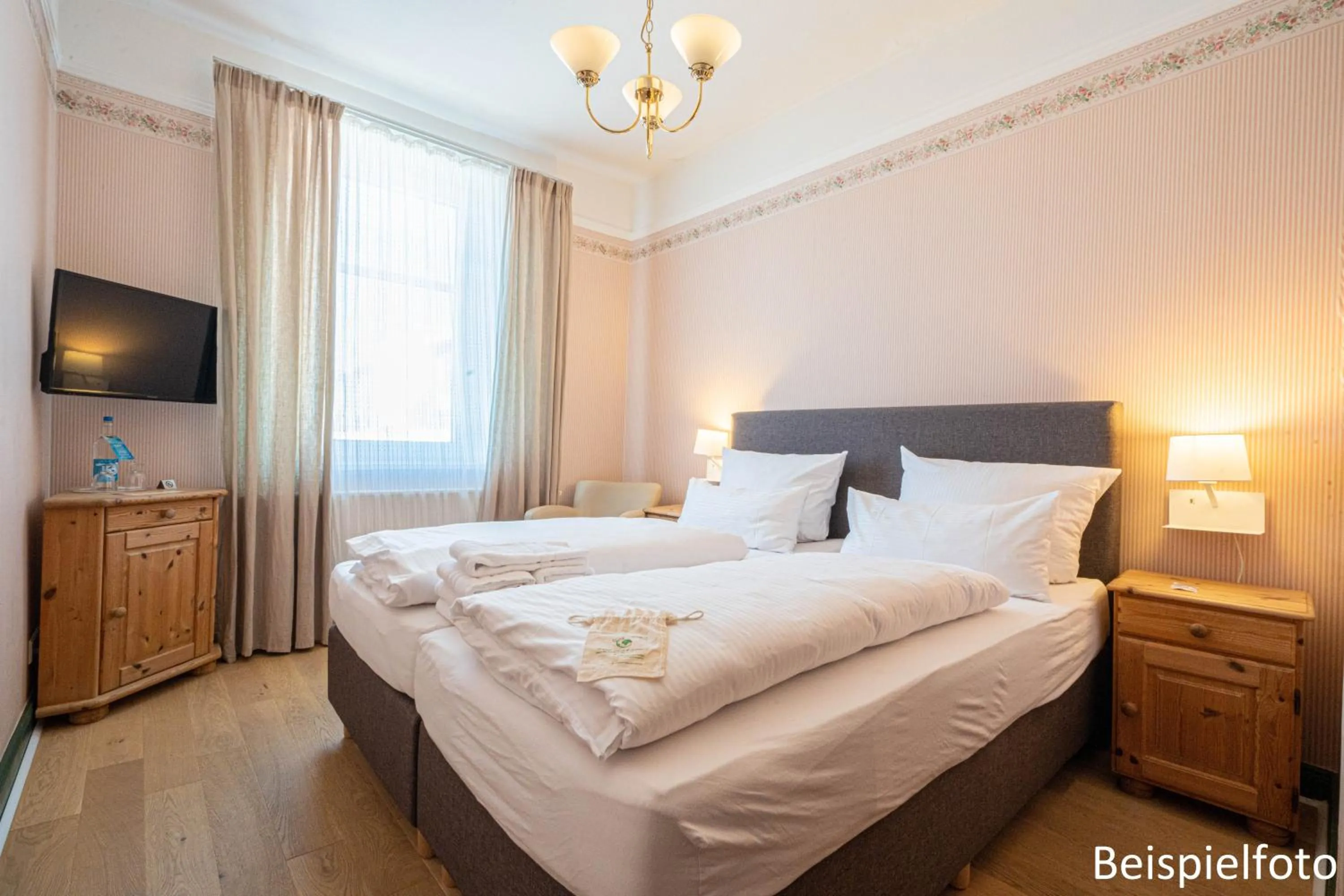 Photo of the whole room, Bed in Logierhaus am Denkmal