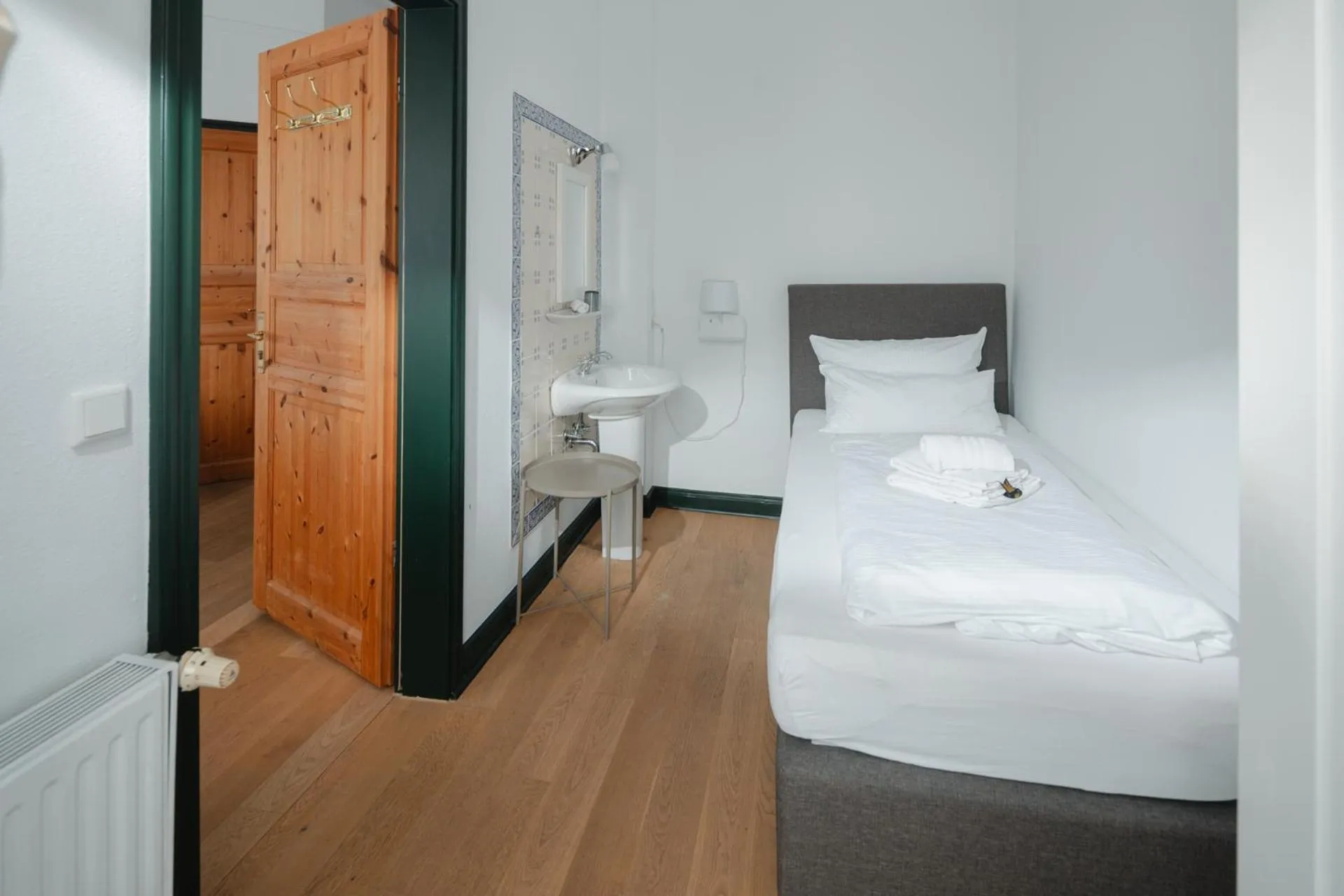 Photo of the whole room, Bed in Logierhaus am Denkmal