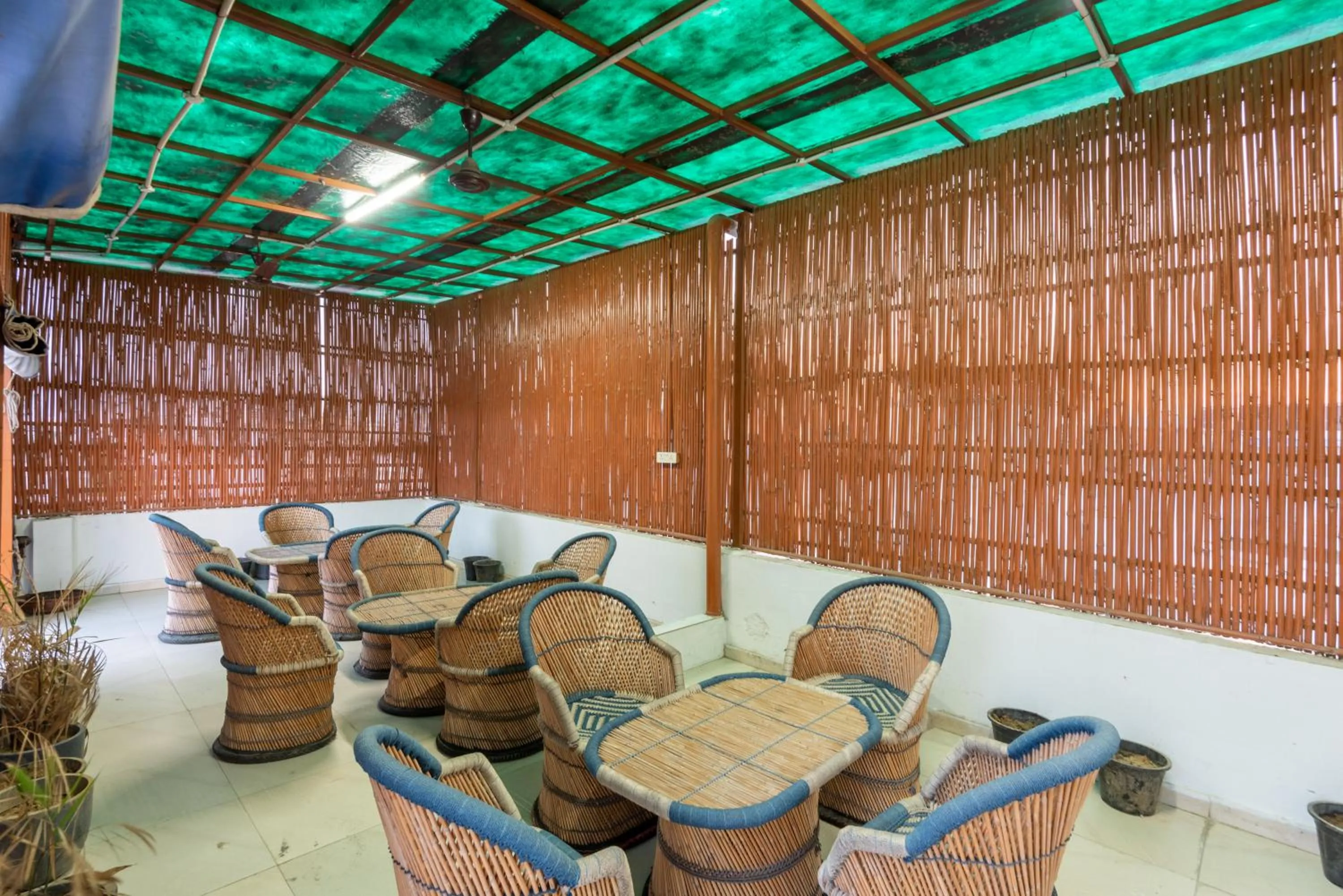 Seating area in Hotel Royal Inn igi