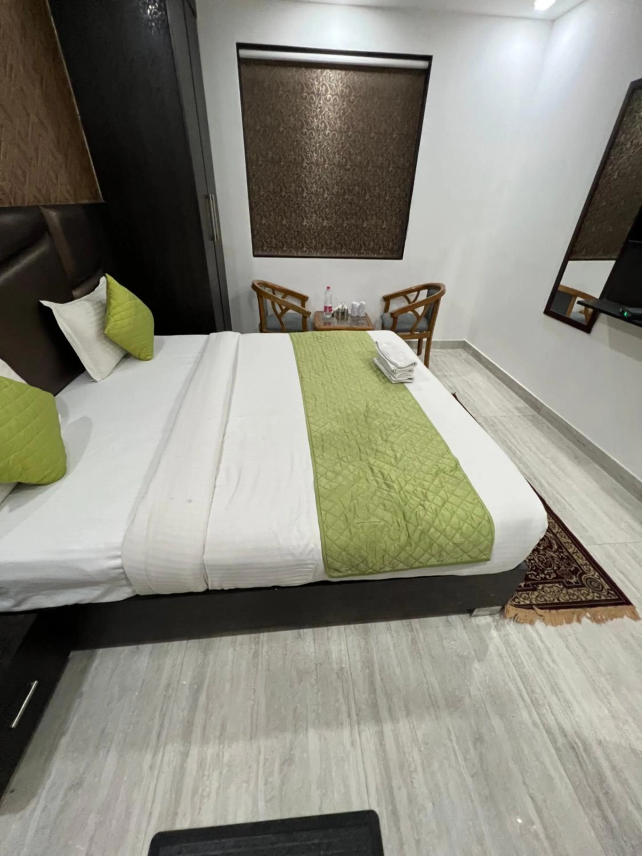 Bedroom, Bed in Hotel Royal Inn igi