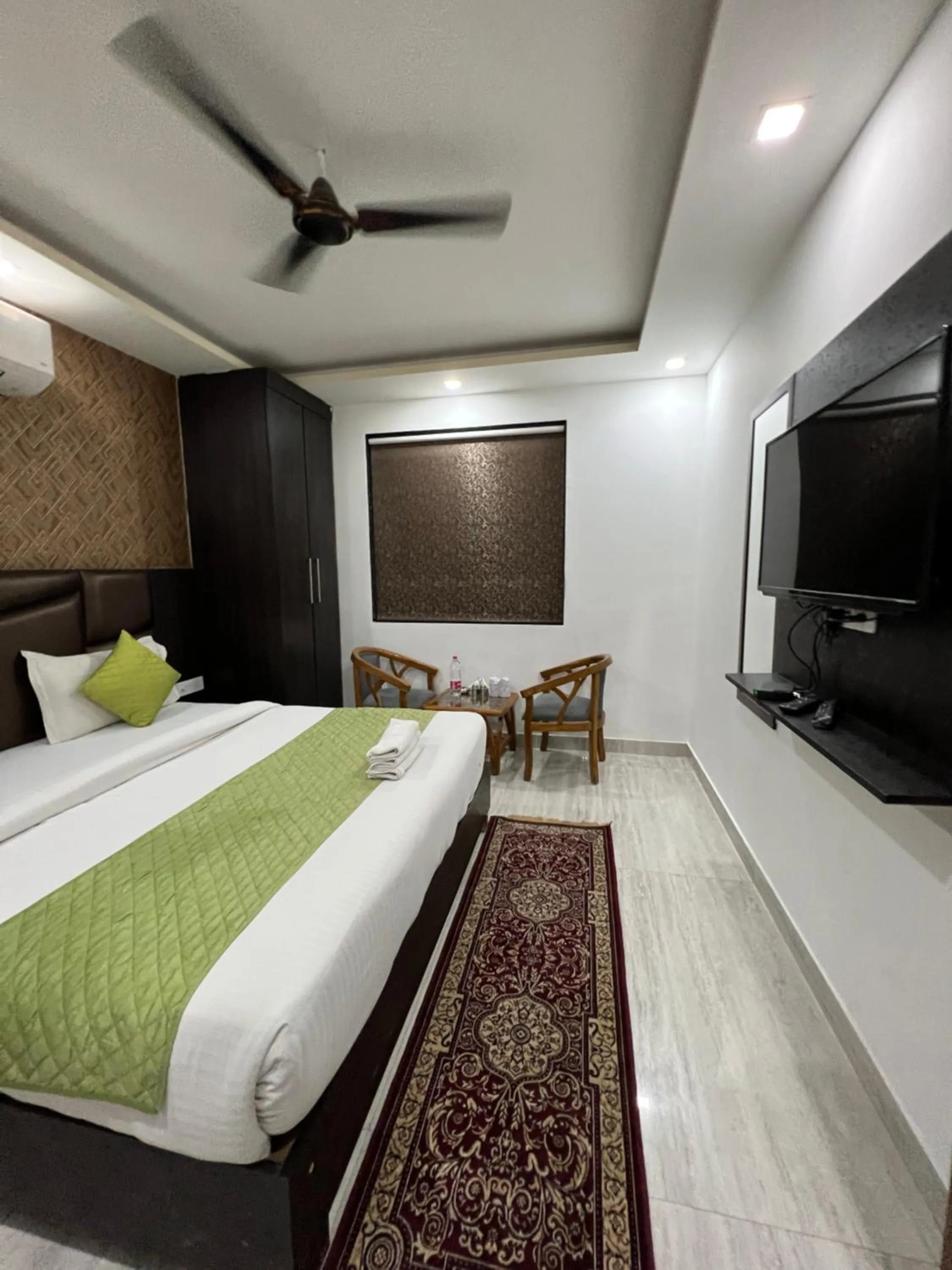 Bed in Hotel Royal Inn igi