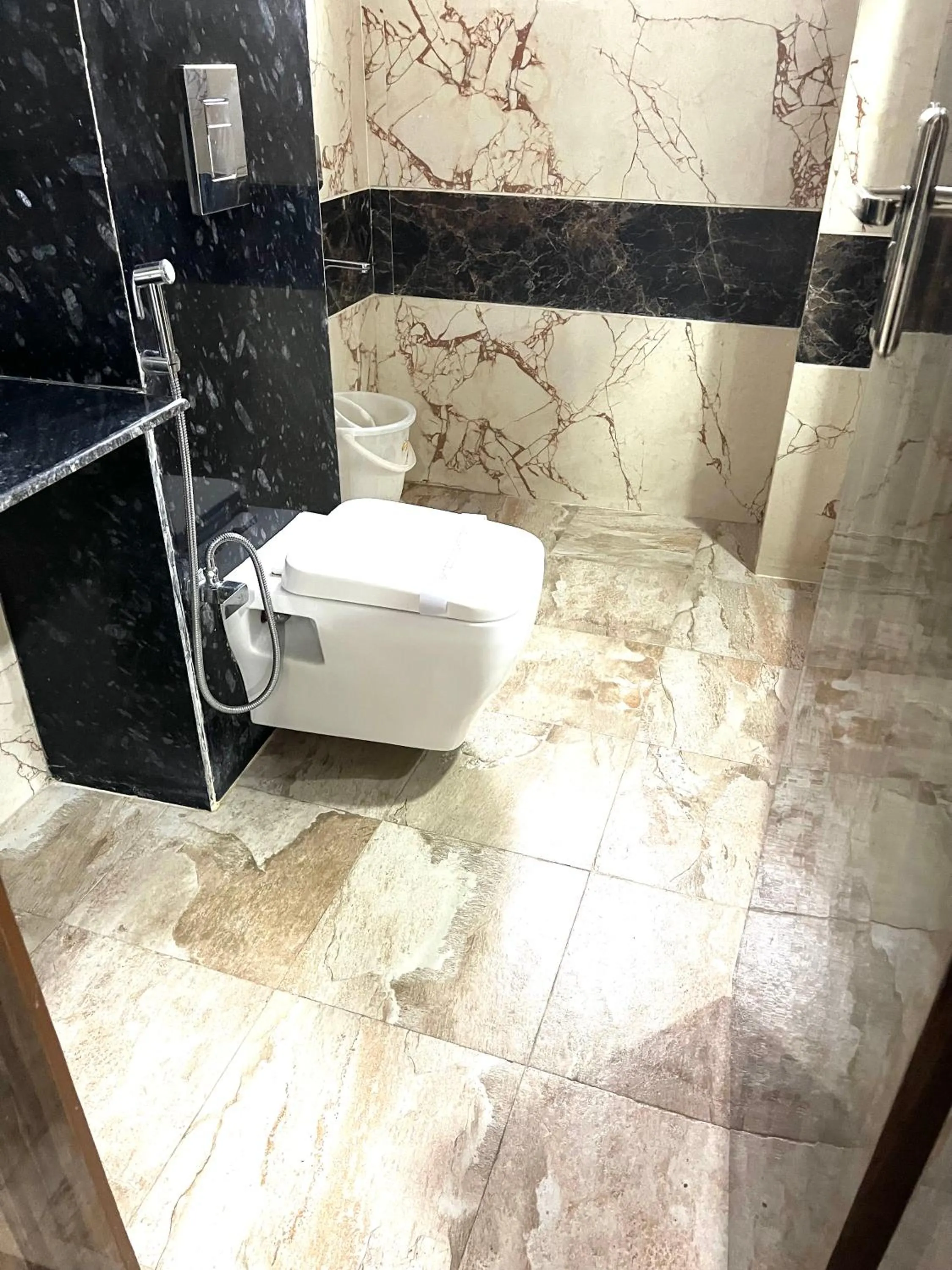 Bathroom in Hotel Royal Inn igi