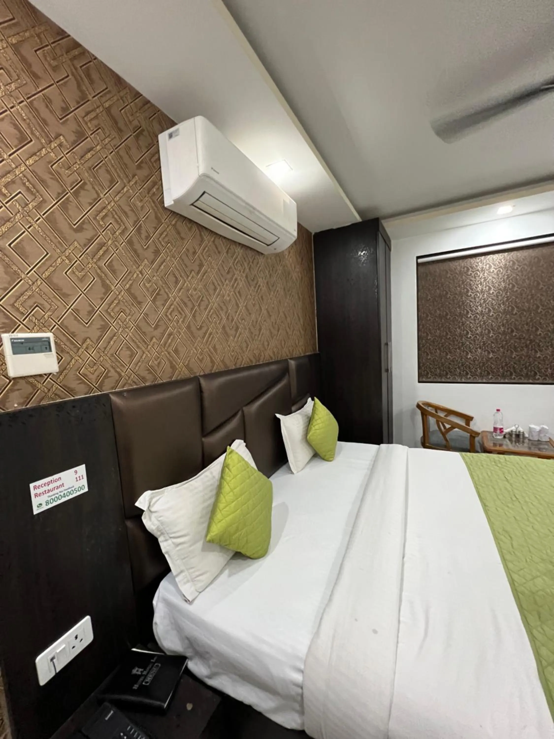 Bedroom, Bed in Hotel Royal Inn igi