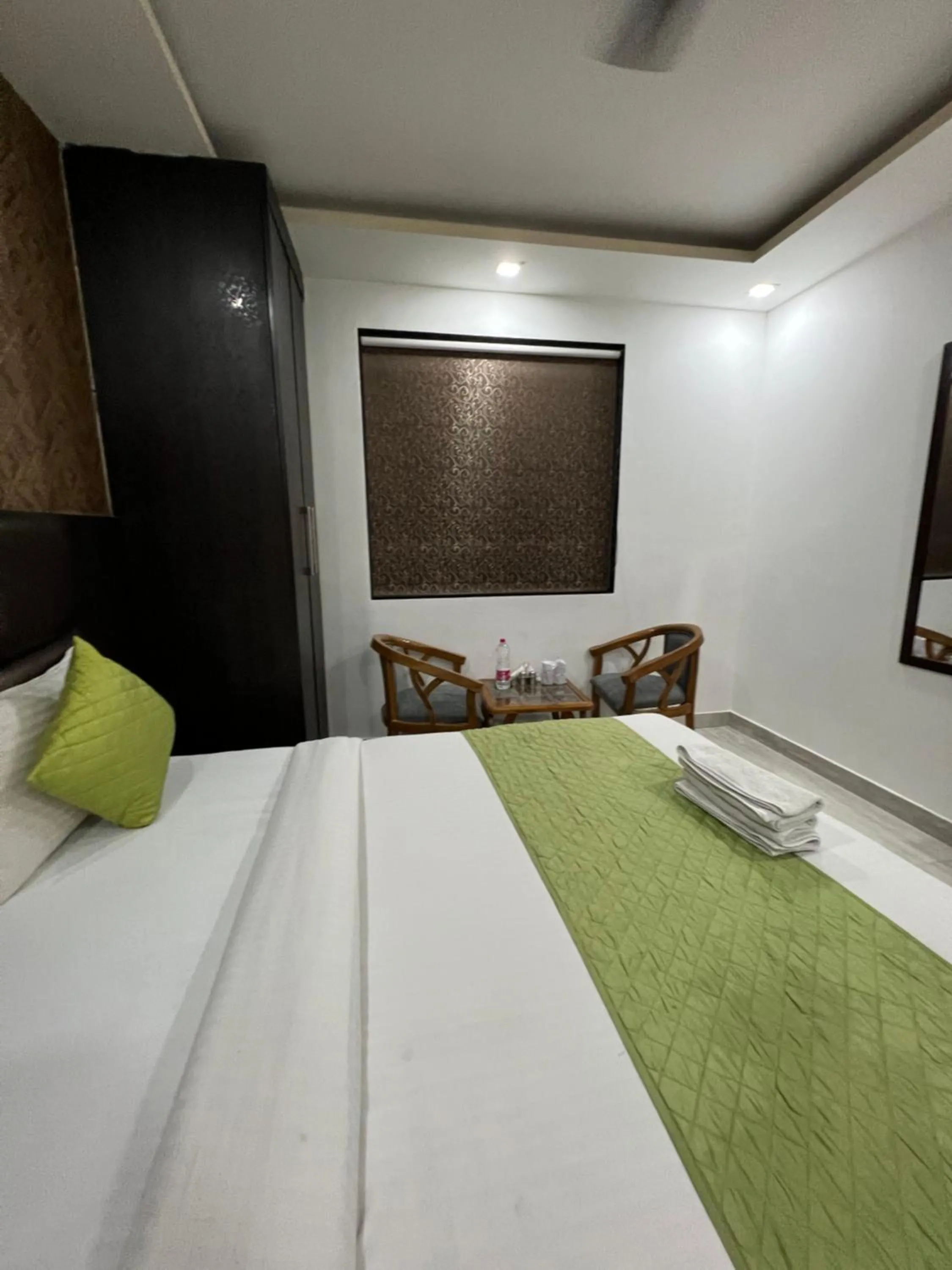 Bed in Hotel Royal Inn igi