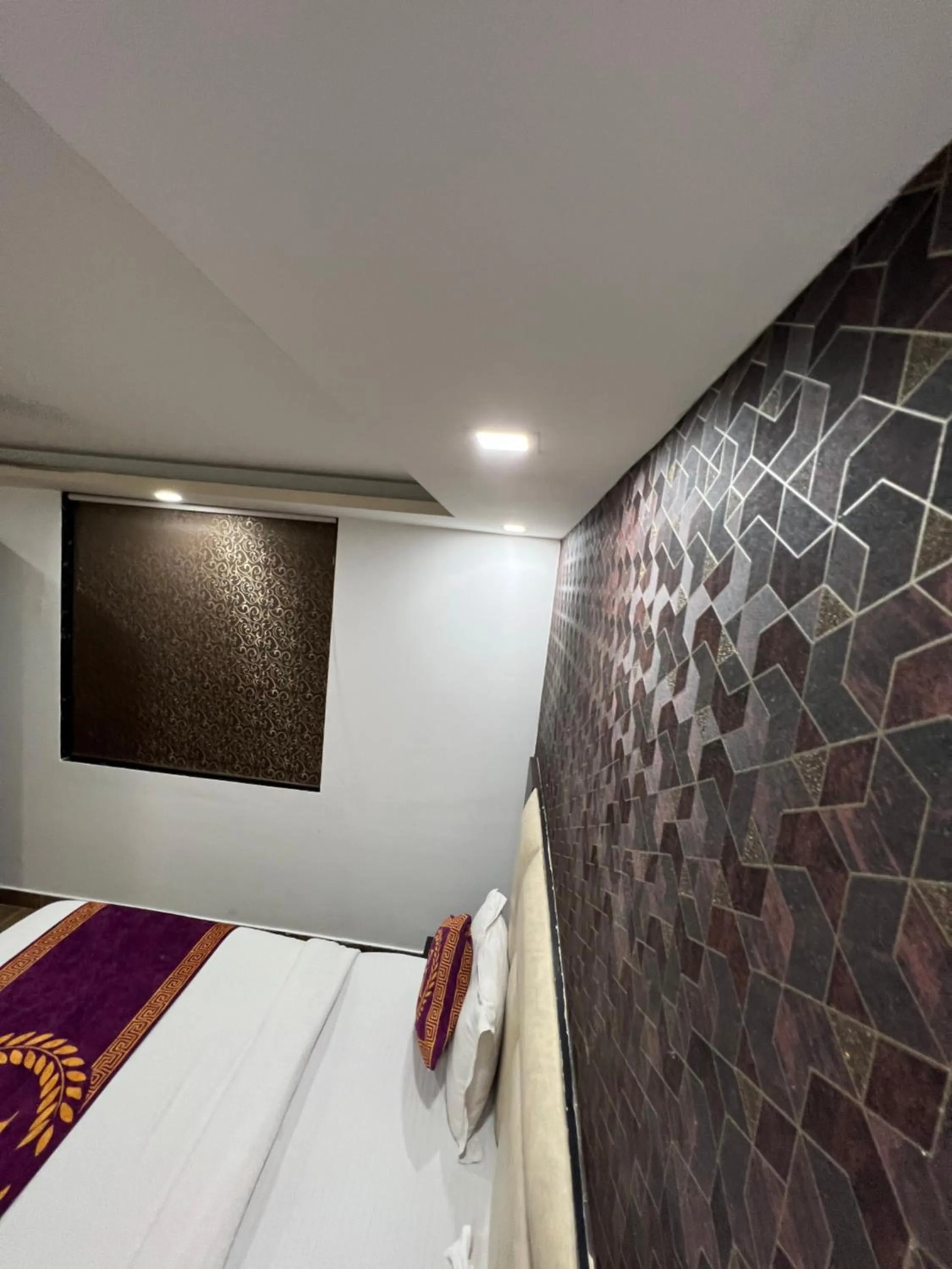 Bed in Hotel Royal Inn igi