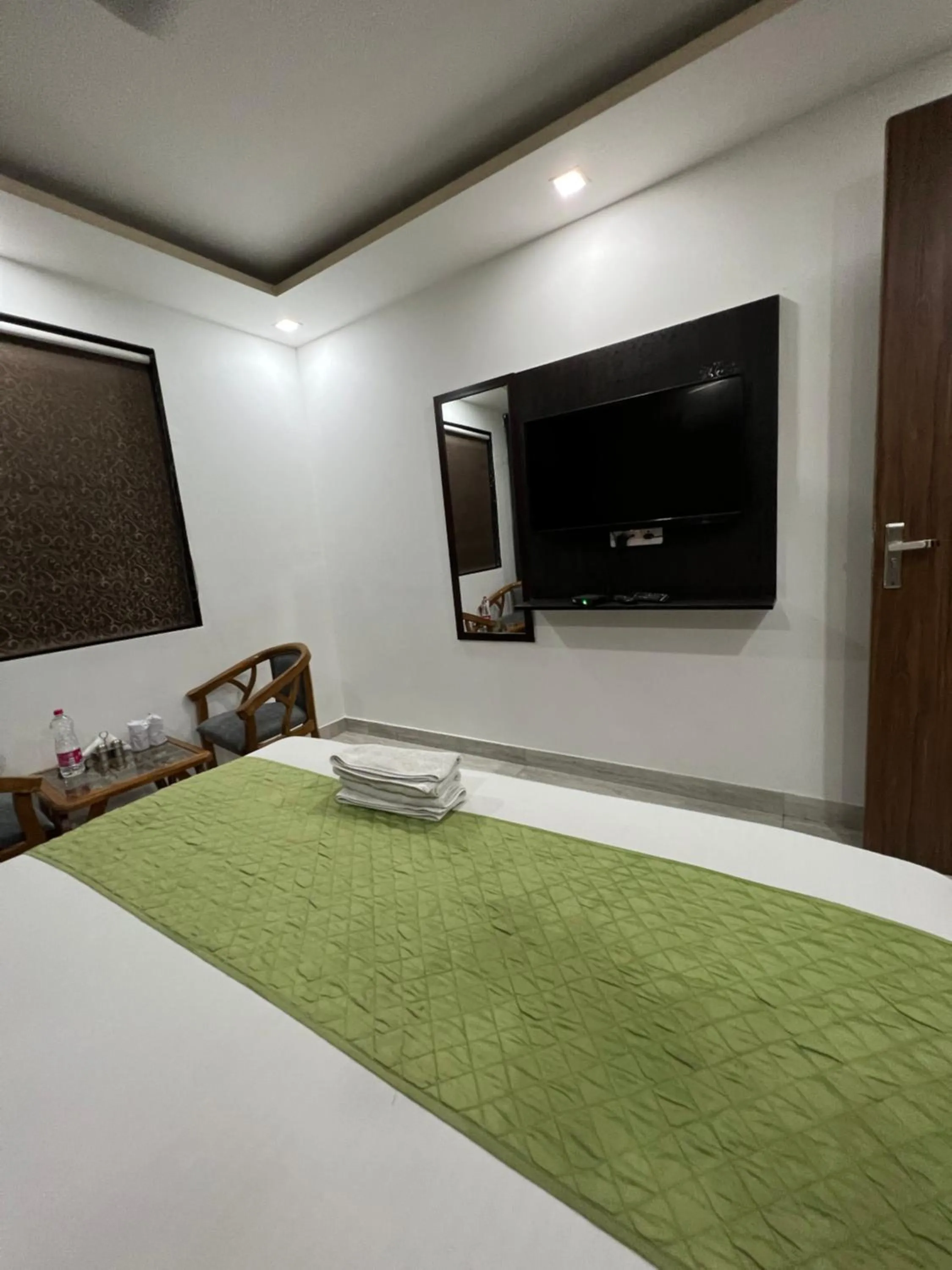 Bed in Hotel Royal Inn igi