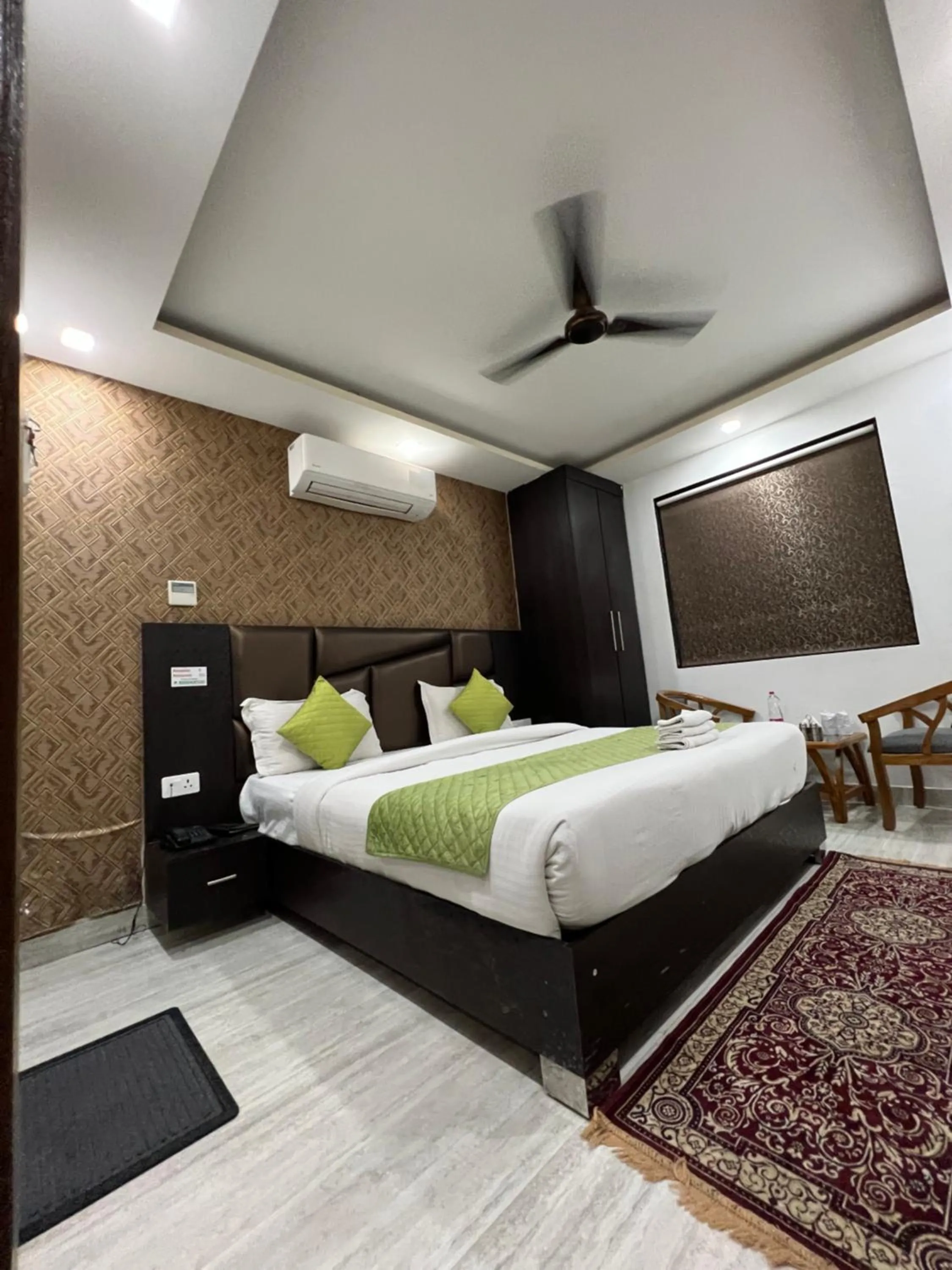 Bed in Hotel Royal Inn igi