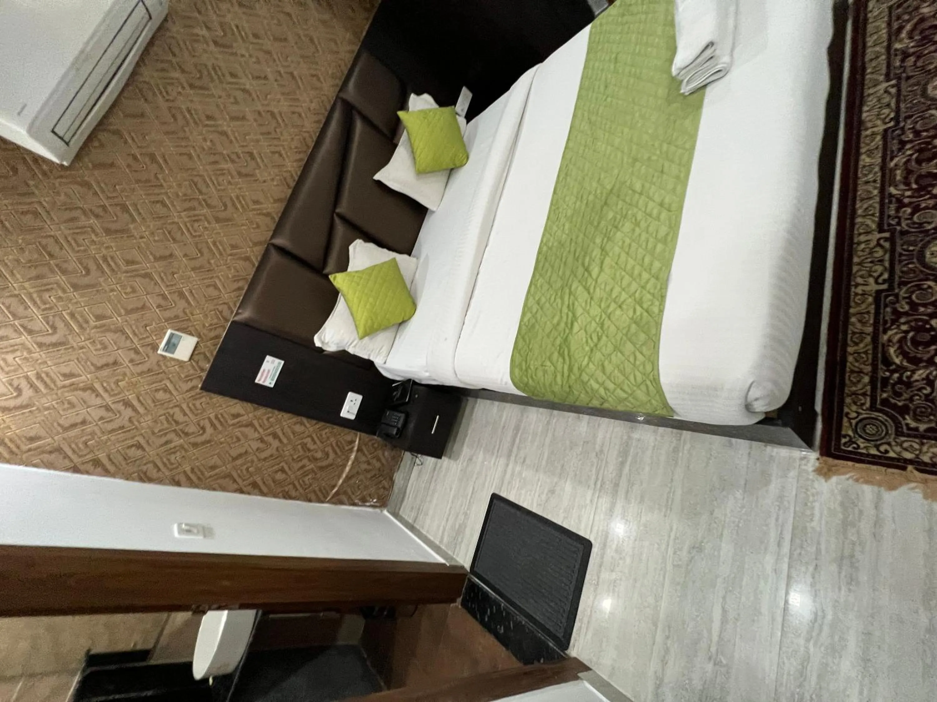 Bed in Hotel Royal Inn igi