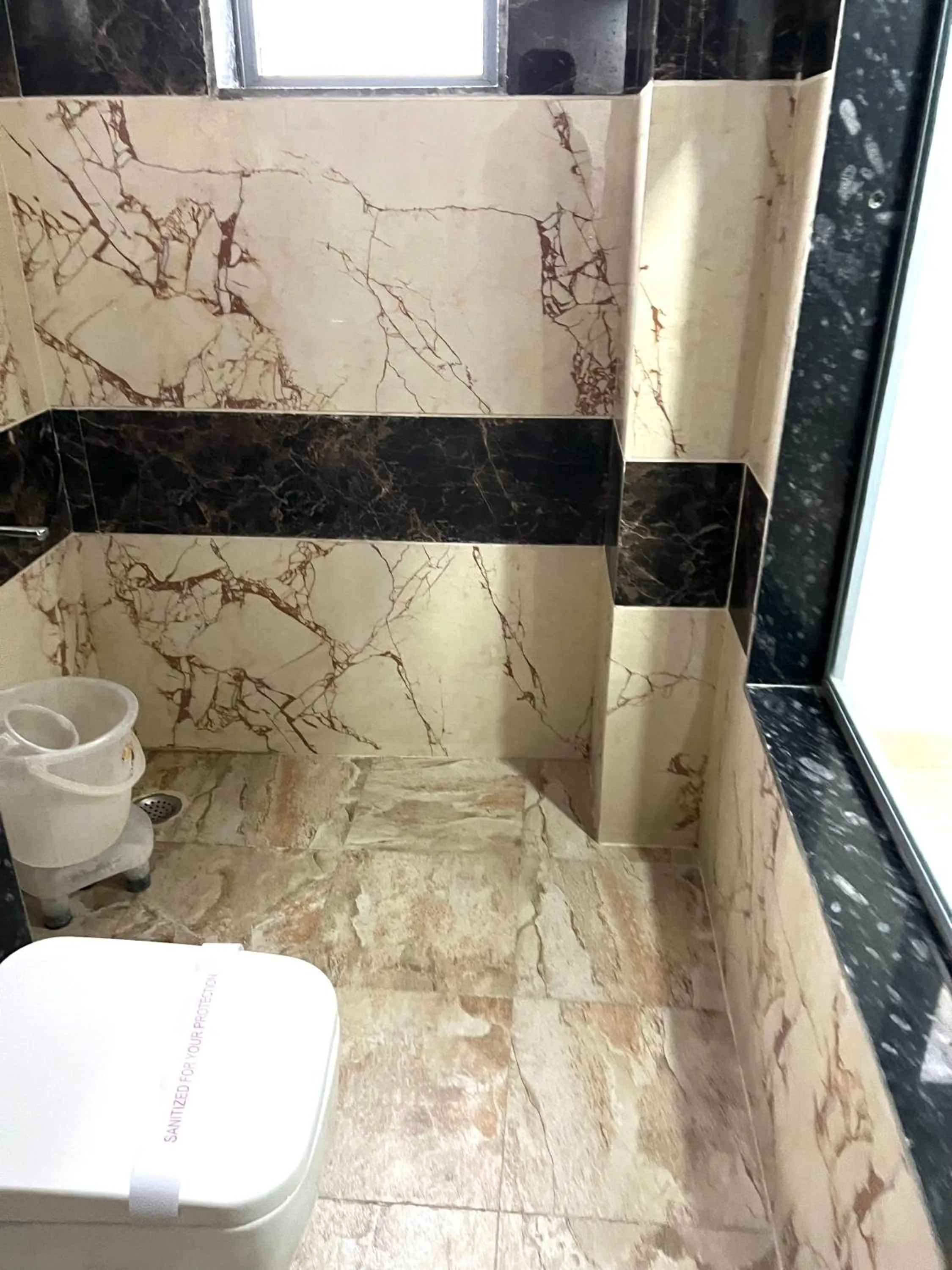 Shower in Hotel Royal Inn igi