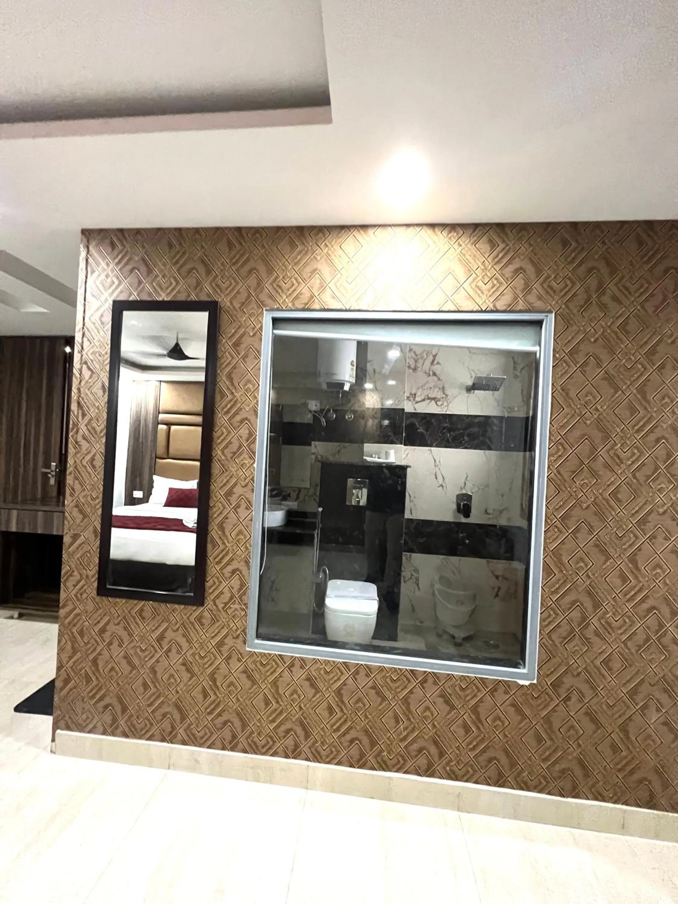 Restaurant/places to eat in Hotel Royal Inn igi