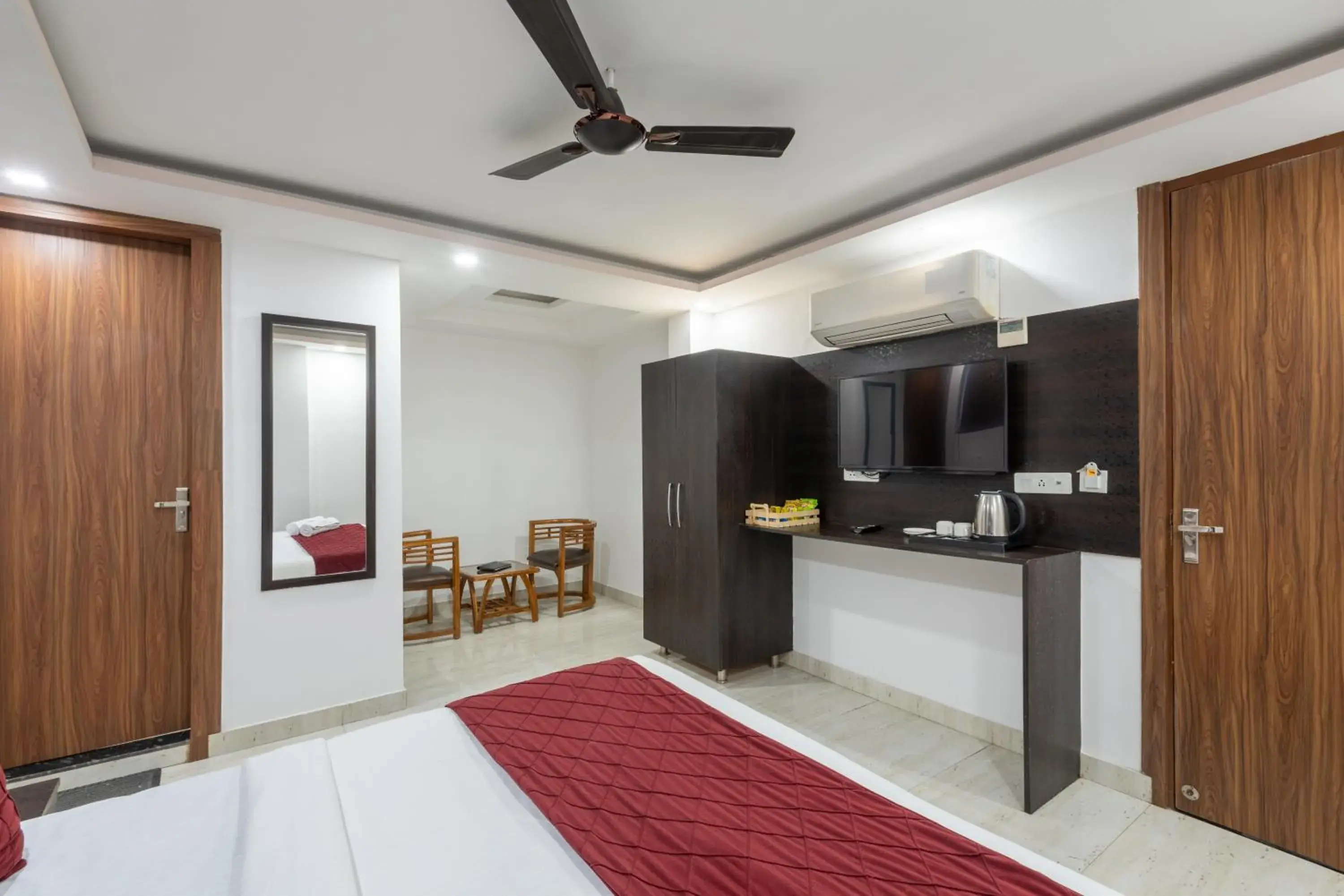 Bedroom, Bed in Hotel Royal Inn igi Bedroom, Bed in Hotel Royal Inn igi