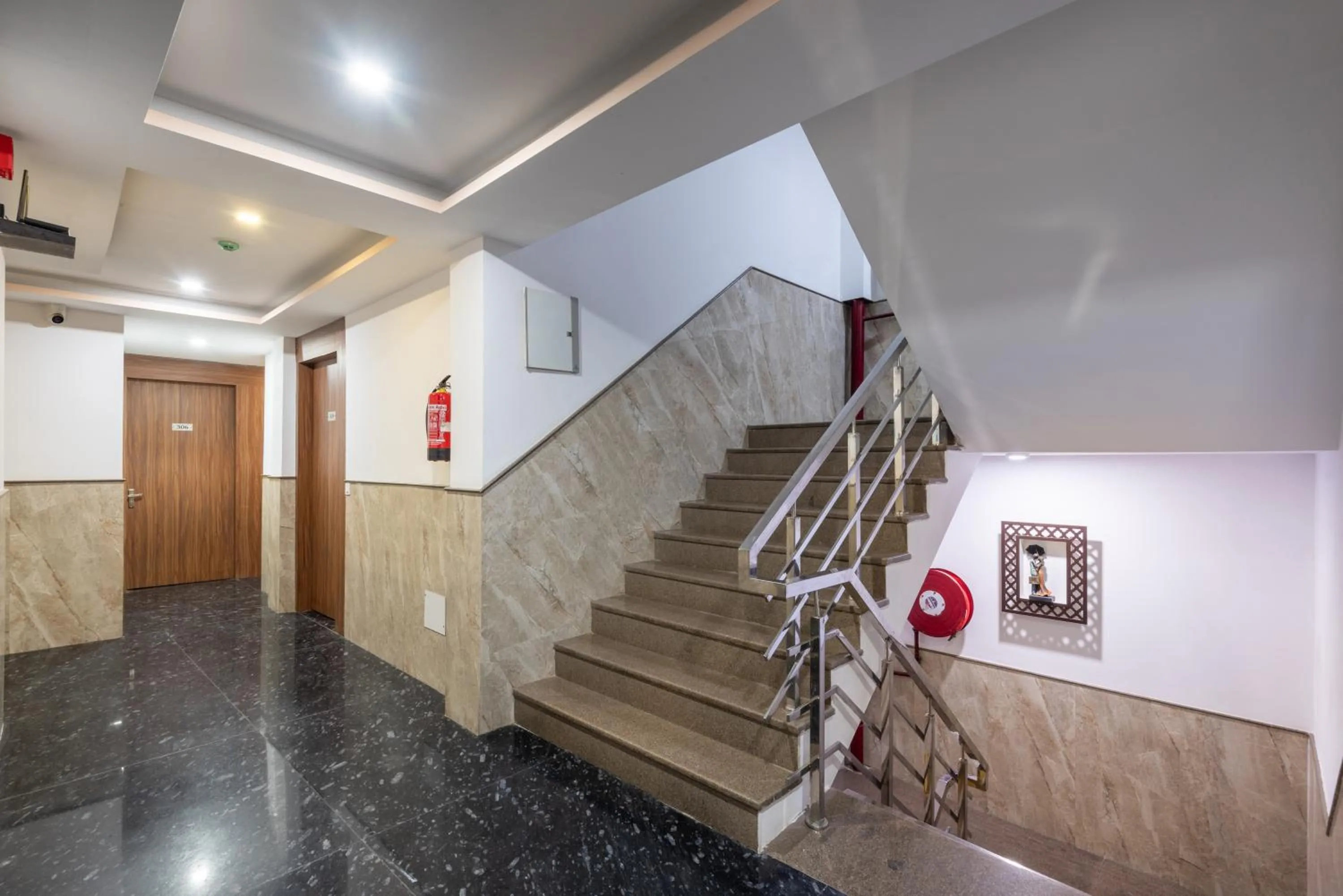 elevator in Hotel Royal Inn igi