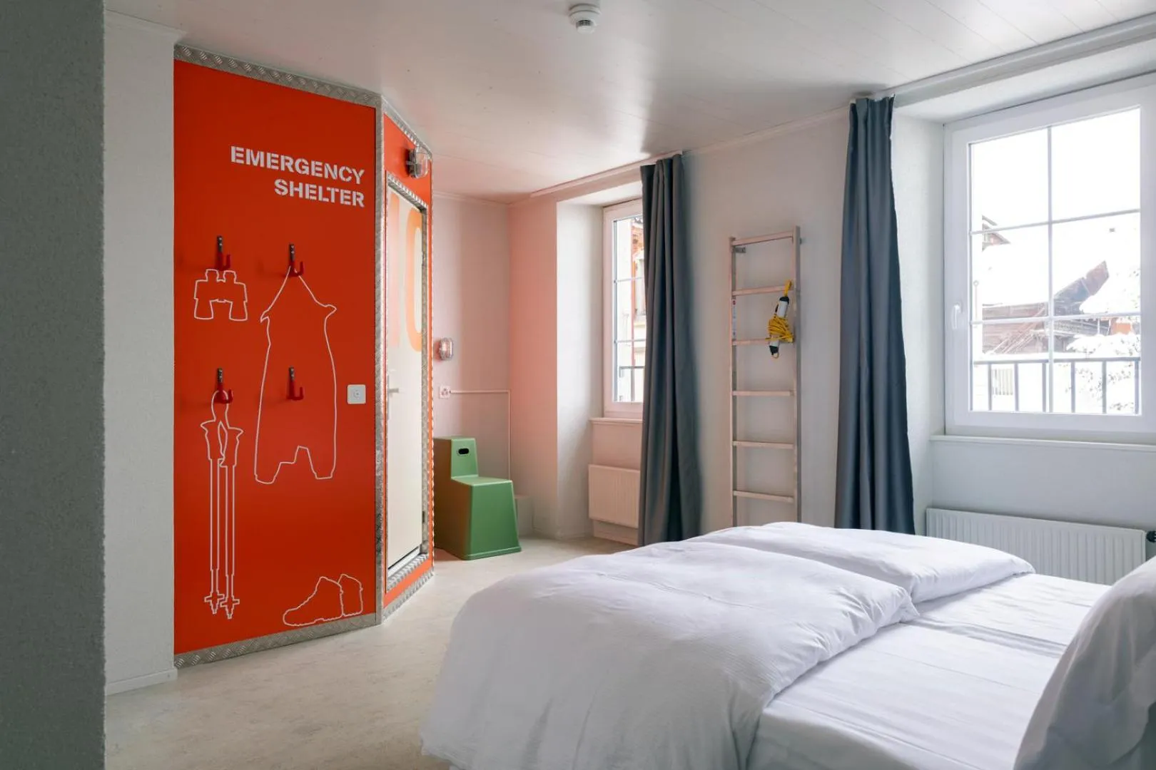 Photo of the whole room in Peanut Mountain Lodge & Le Communal