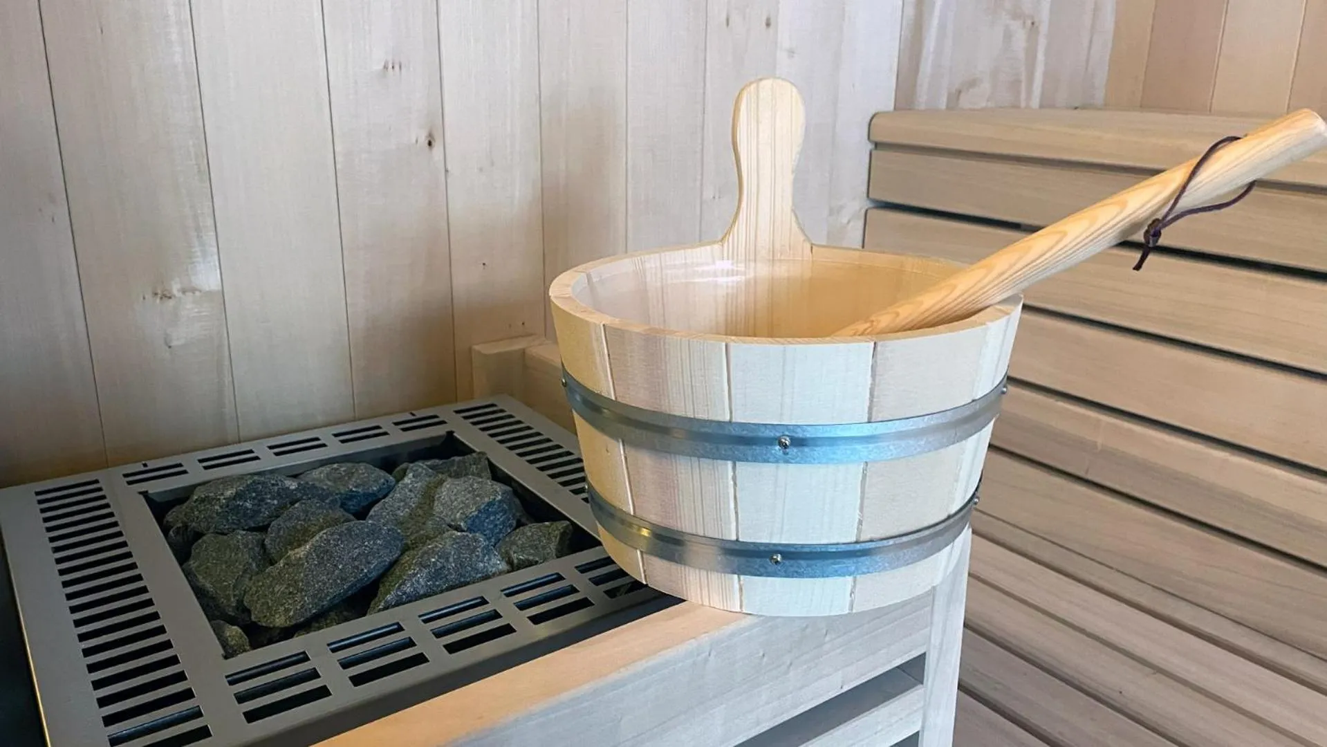 Sauna in Peanut Mountain Lodge & Le Communal
