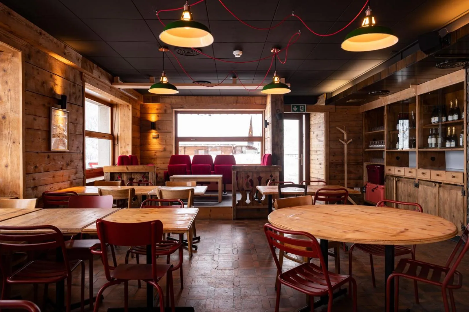 Restaurant/places to eat in Peanut Mountain Lodge & Le Communal