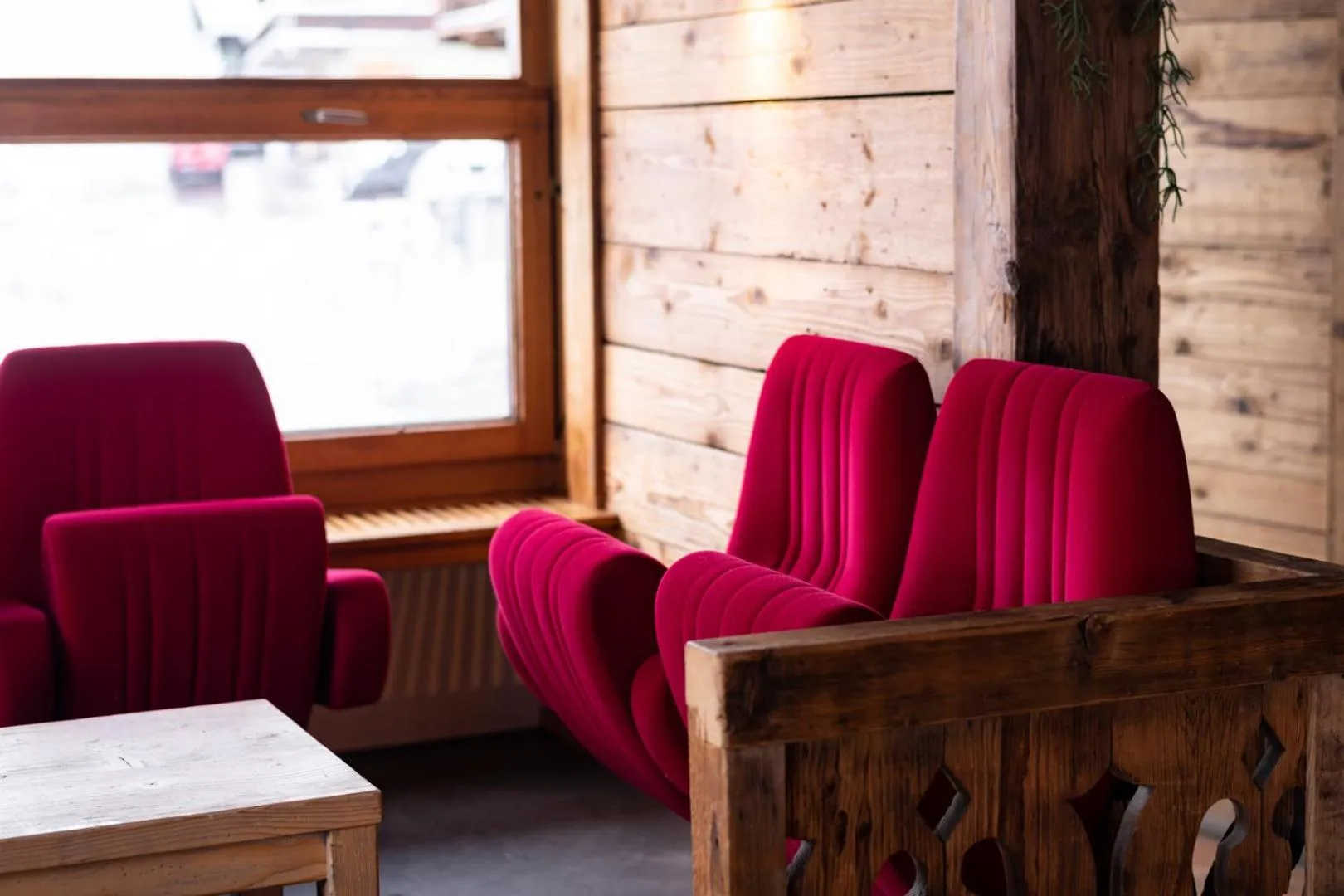 Restaurant/places to eat in Peanut Mountain Lodge & Le Communal