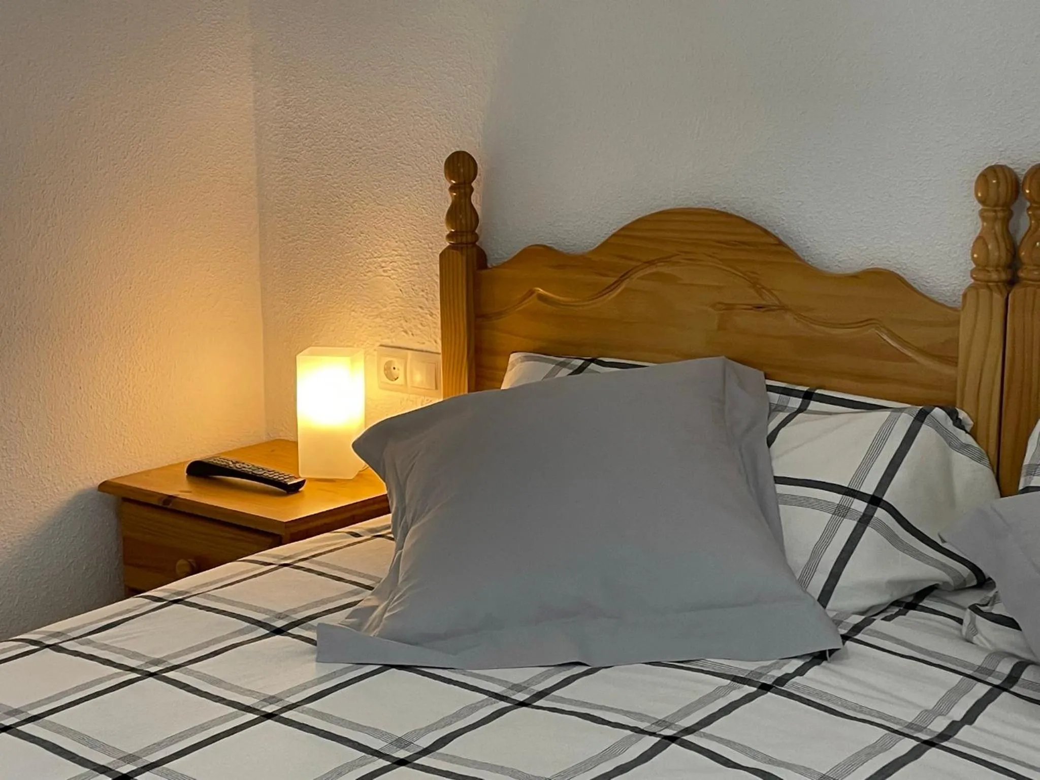 Bedroom, Bed in Hervas Centro Apartamento IDEAL FAMILIAS 6 adultos y 2 niños-