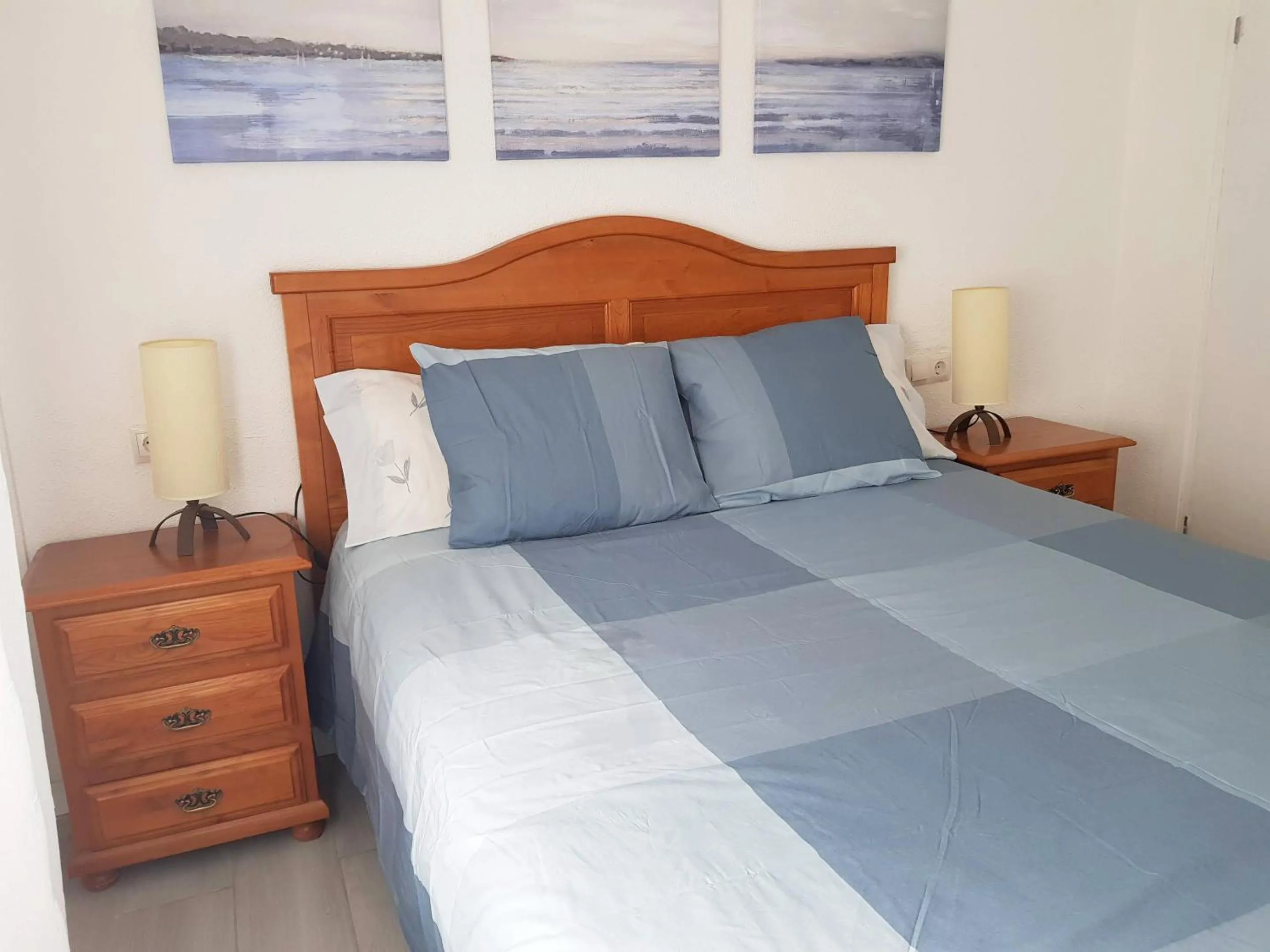 Bedroom, Bed in Hervas Centro Apartamento IDEAL FAMILIAS 6 adultos y 2 niños-