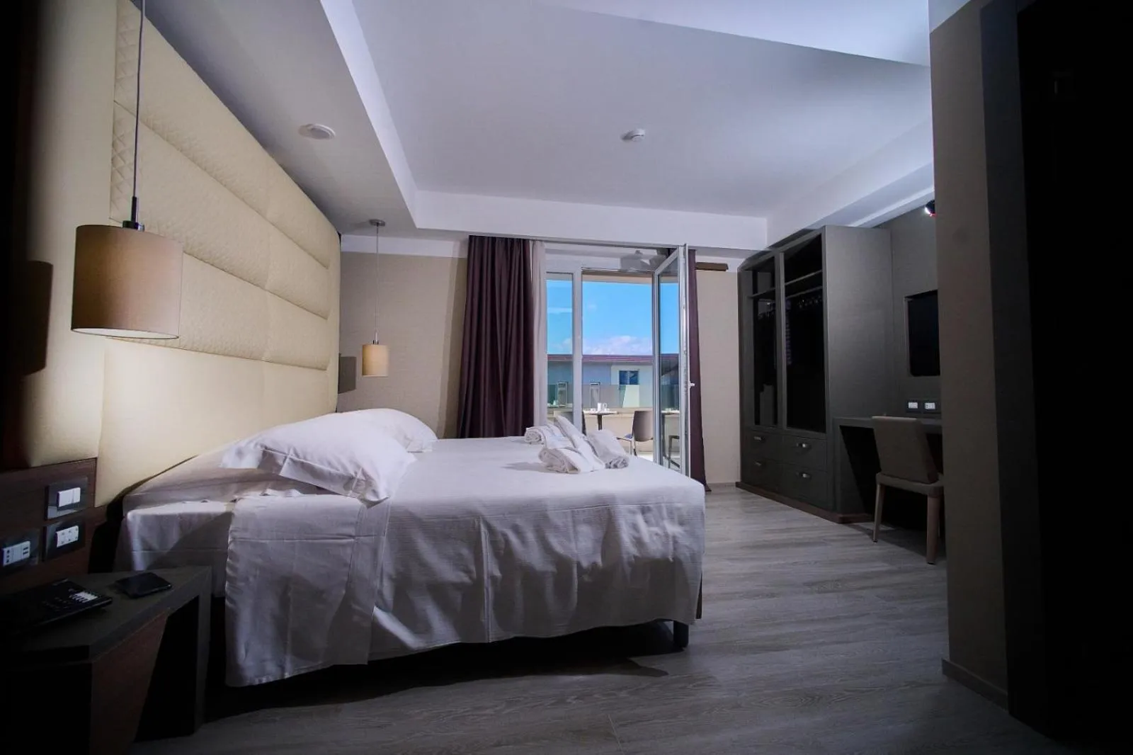 View (from property/room), Bed in PARK HOTEL LE DUNE DI GIOVINO