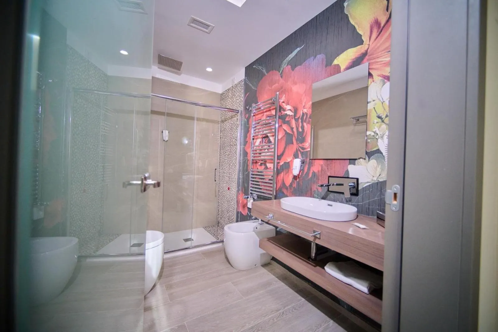 Shower in PARK HOTEL LE DUNE DI GIOVINO