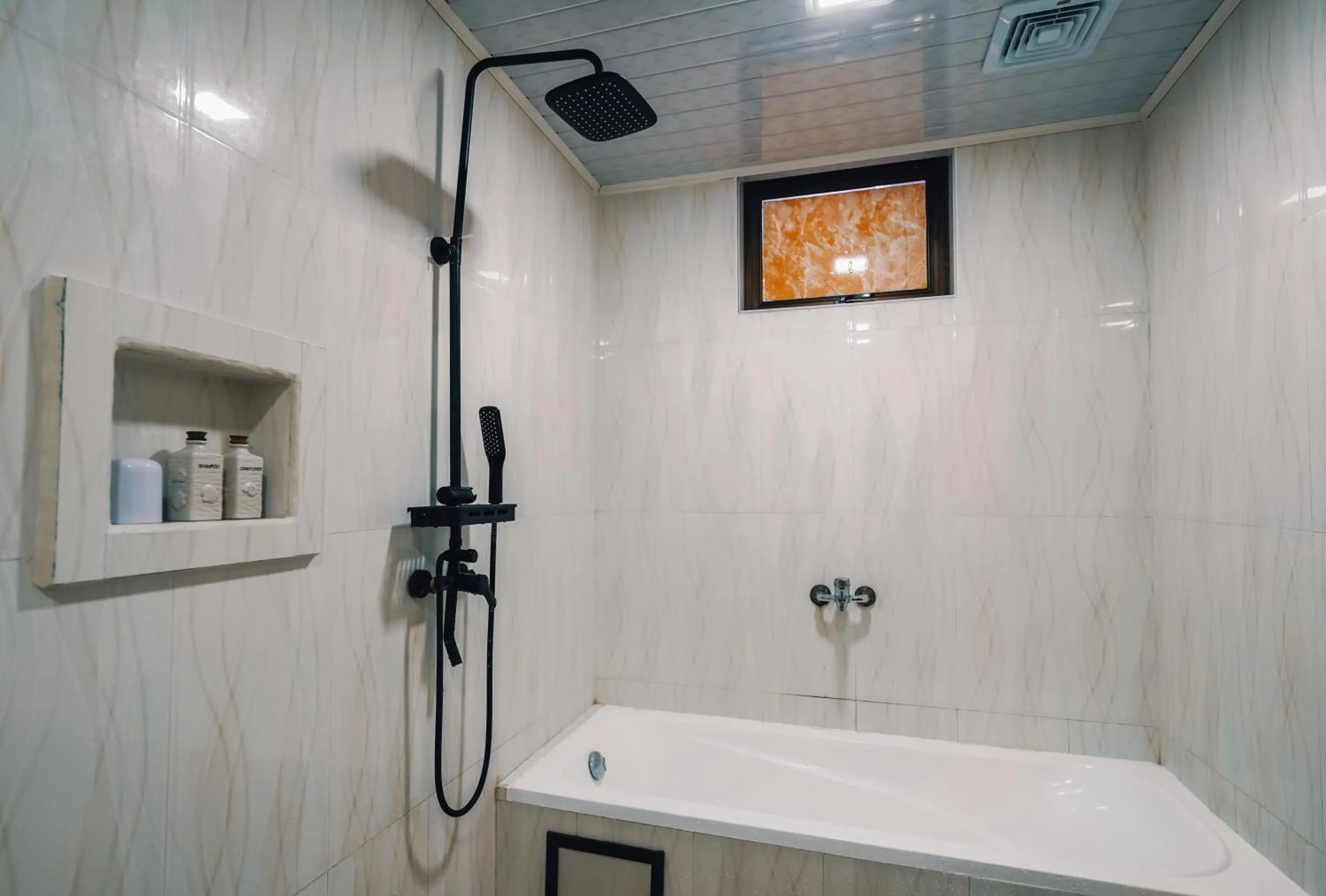 Bathroom in Rasdu View Inn