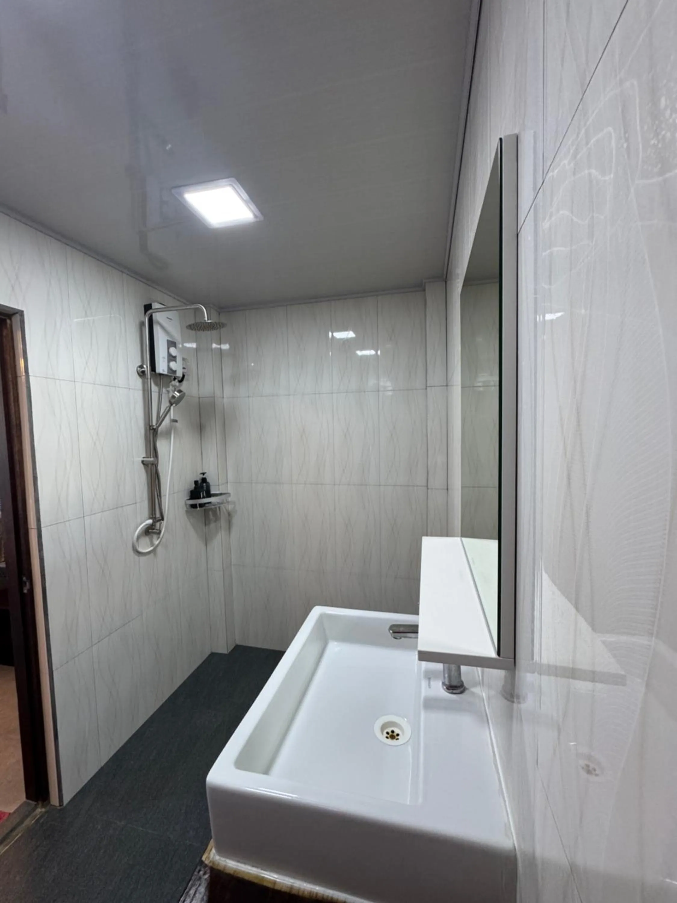 Bathroom in Rasdu View Inn