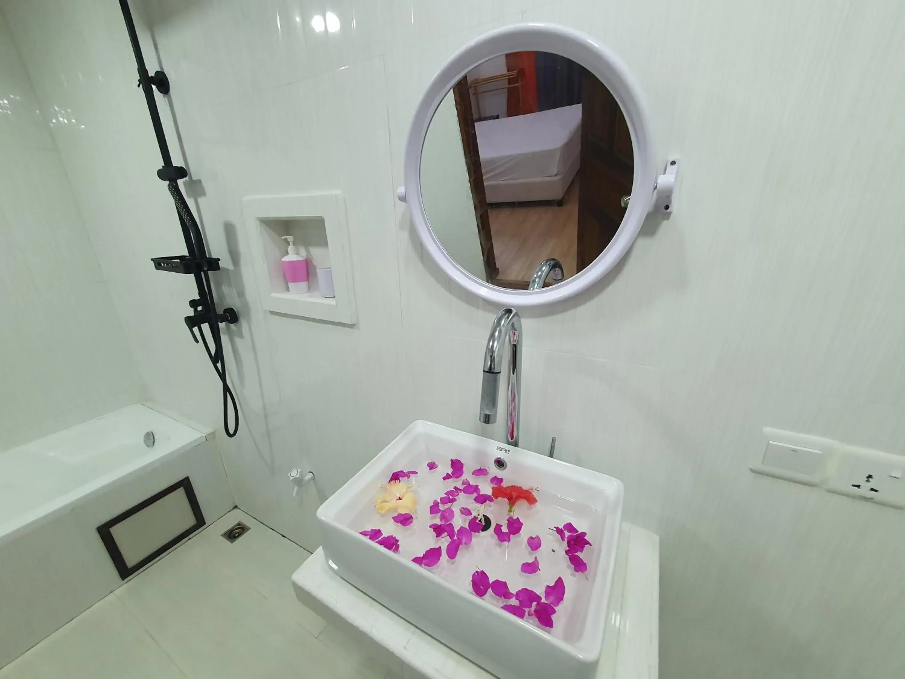 Deluxe Room - single occupancy in Rasdu View Inn Deluxe Room - single occupancy in Rasdu View Inn