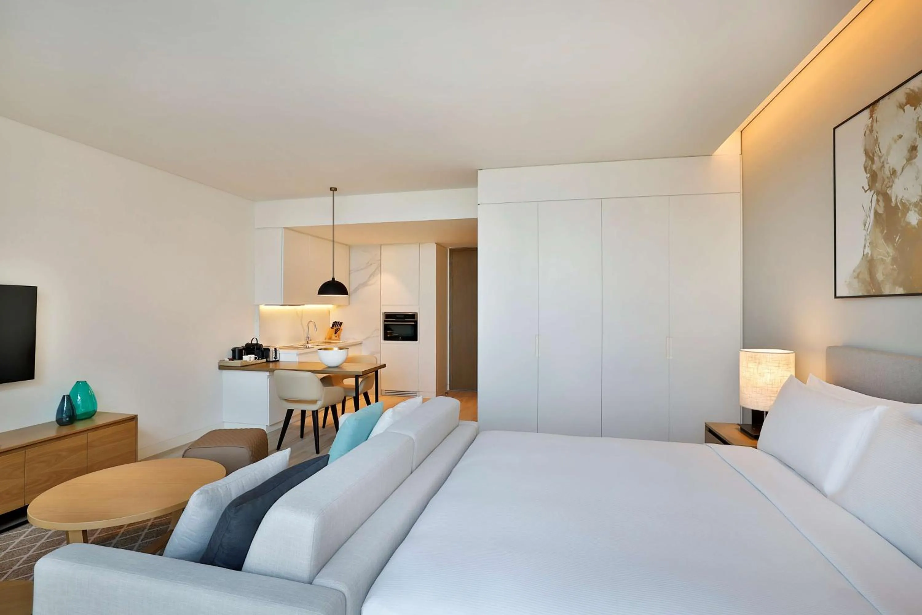 Bedroom, Bed in Doubletree By Hilton Abu Dhabi Yas Island Residences