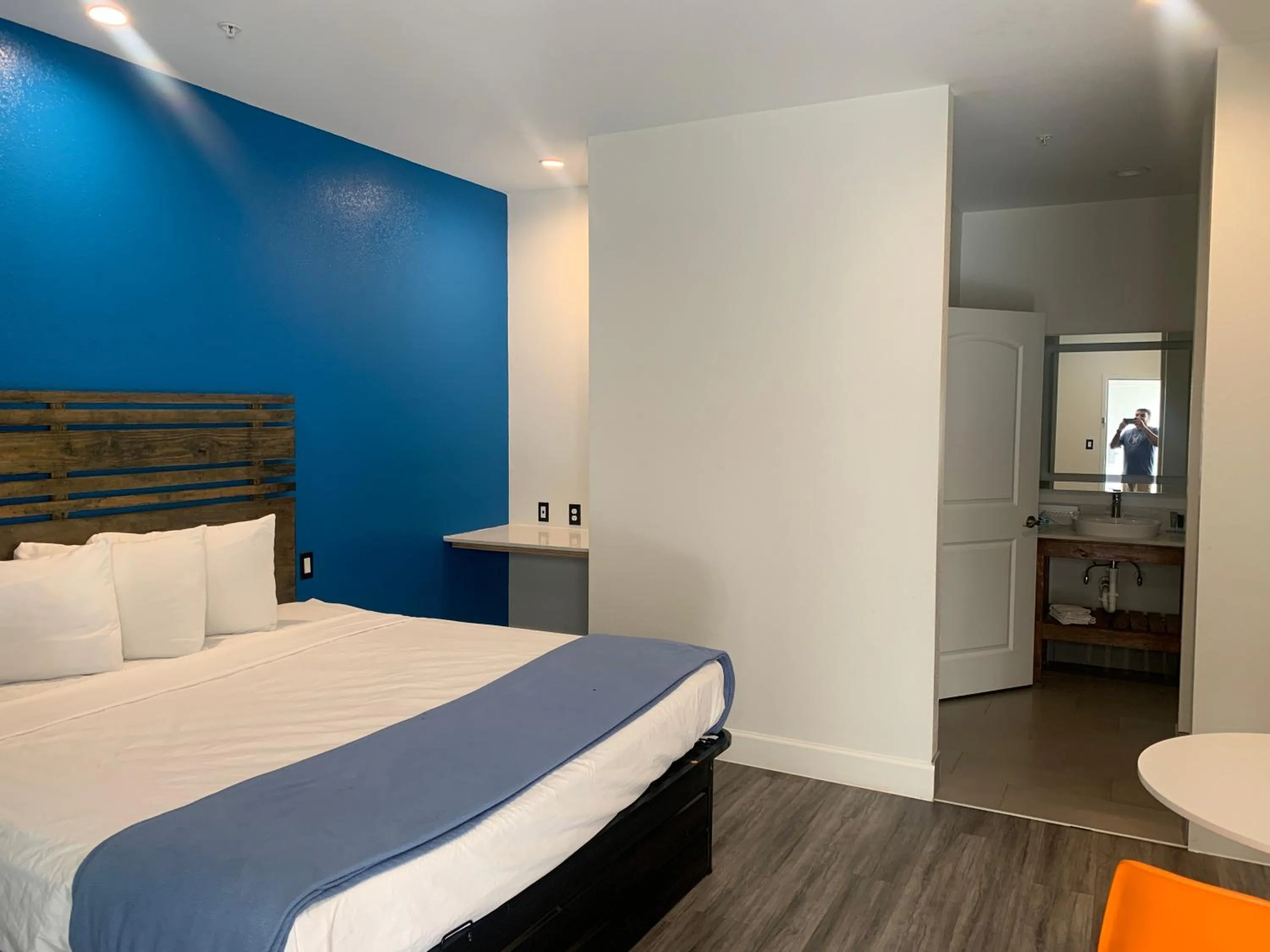 Bed in Signature Inn North Houston District