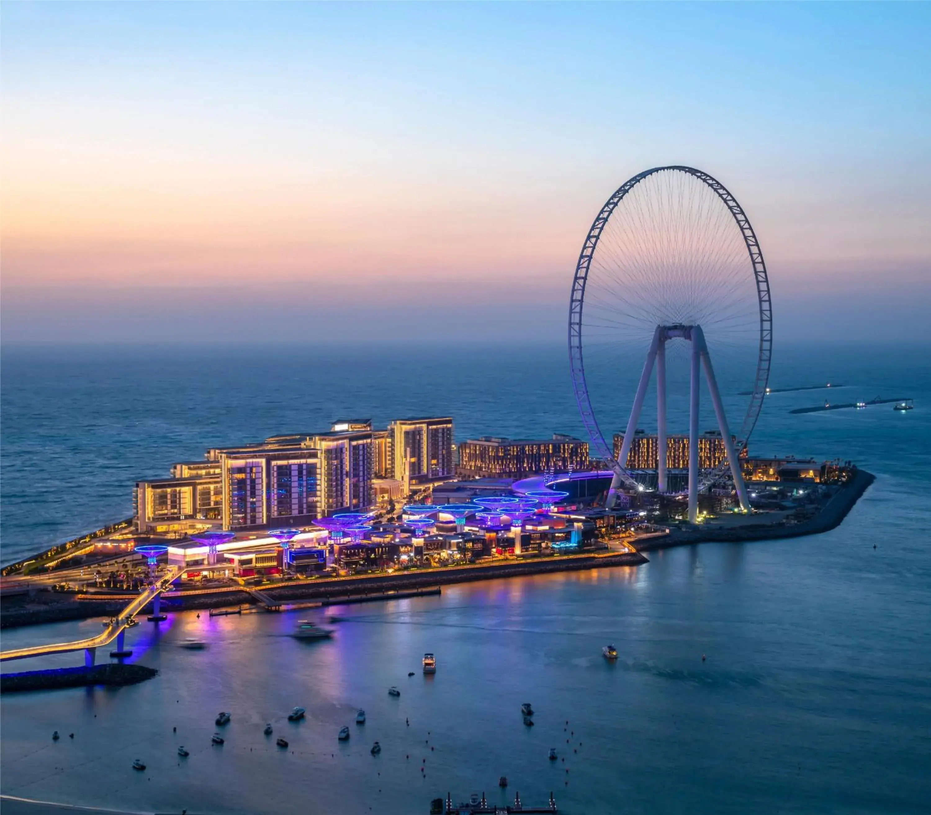 Property building in Hilton Dubai Palm Jumeirah Property building in Hilton Dubai Palm Jumeirah