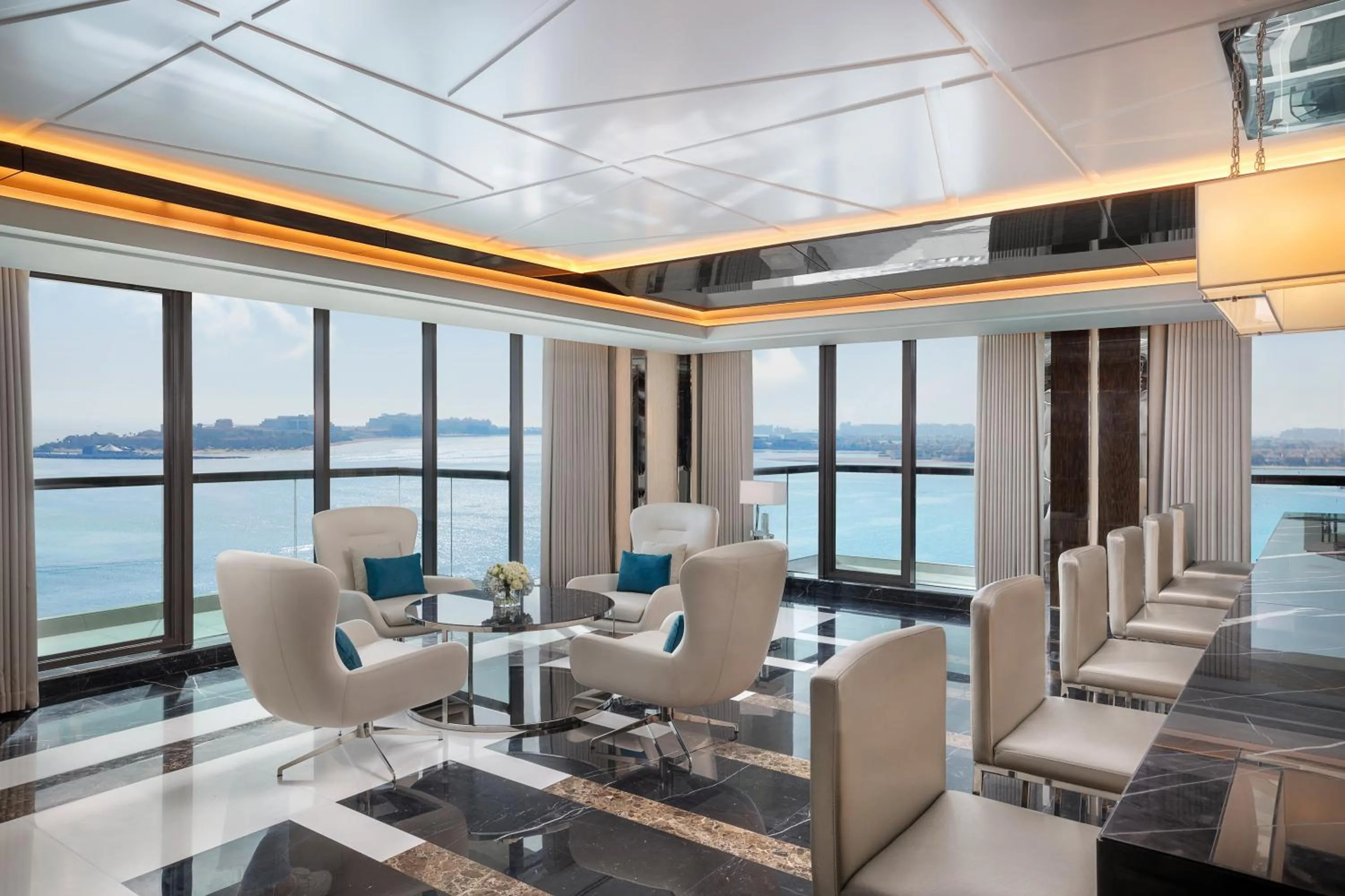 Living room in Hilton Dubai Palm Jumeirah